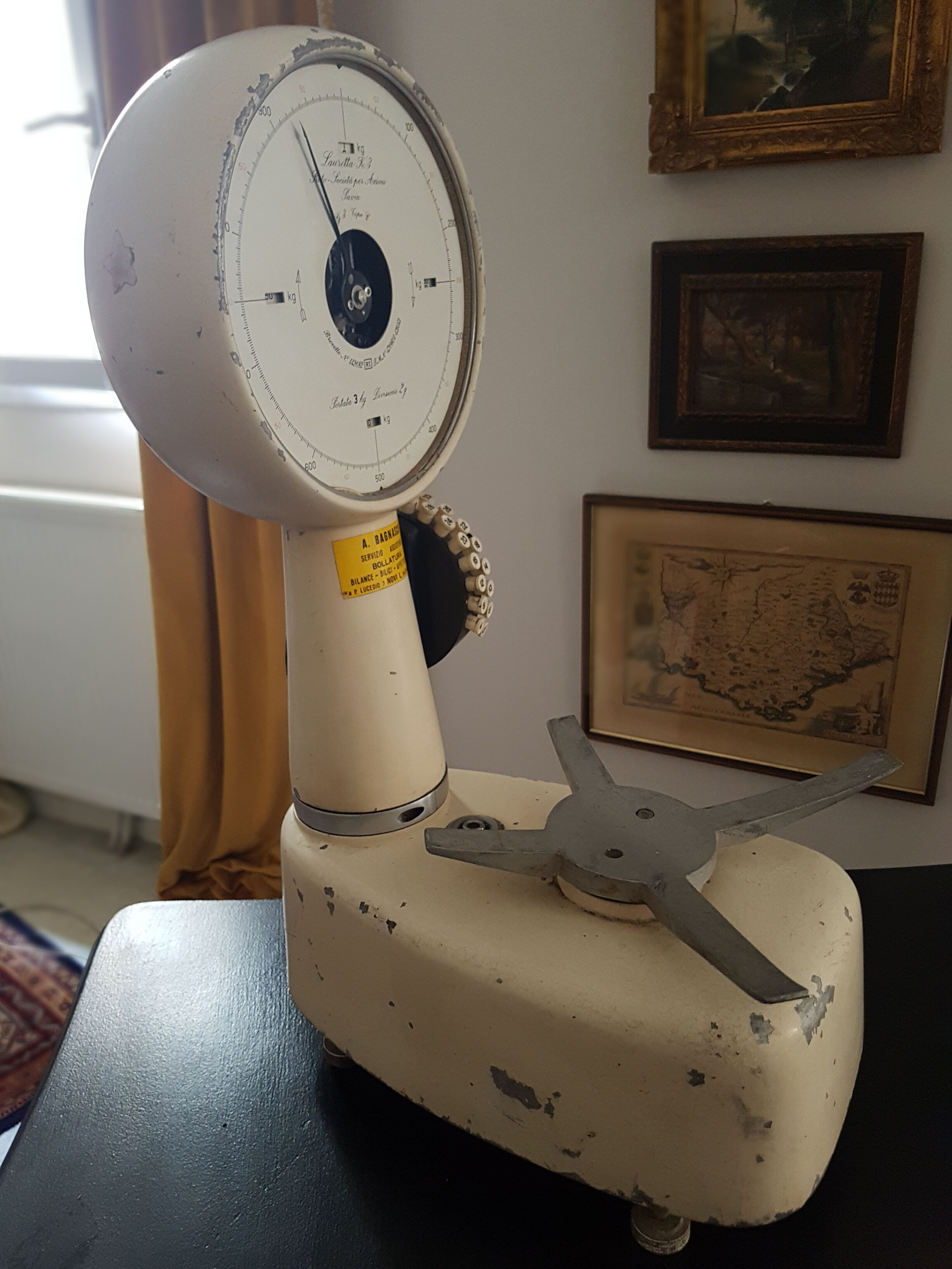 Former Italian grocer's scale