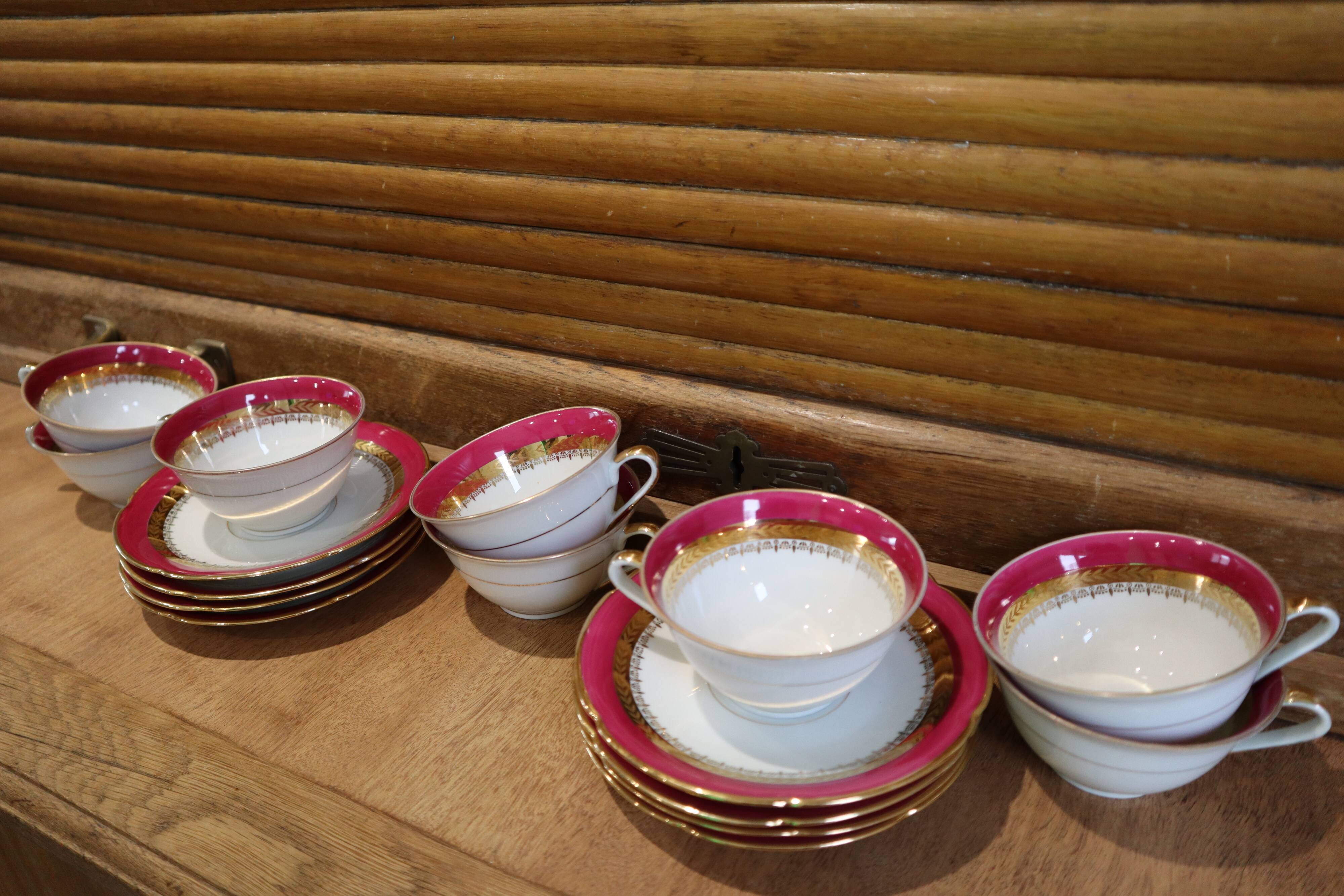 Set of 8 cups with saucers in Sologne L'Archevêque porcelain