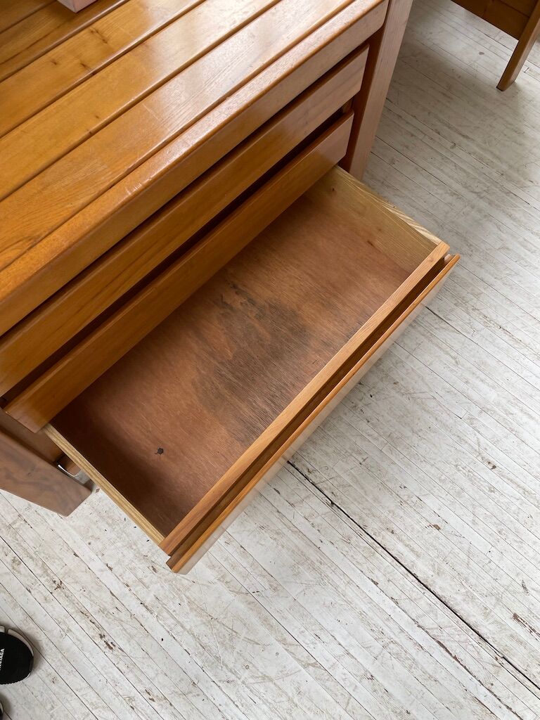 Regain dresser office row