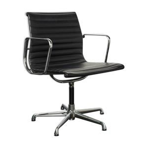 Fauteuil AE108 de Charles et Ray eames