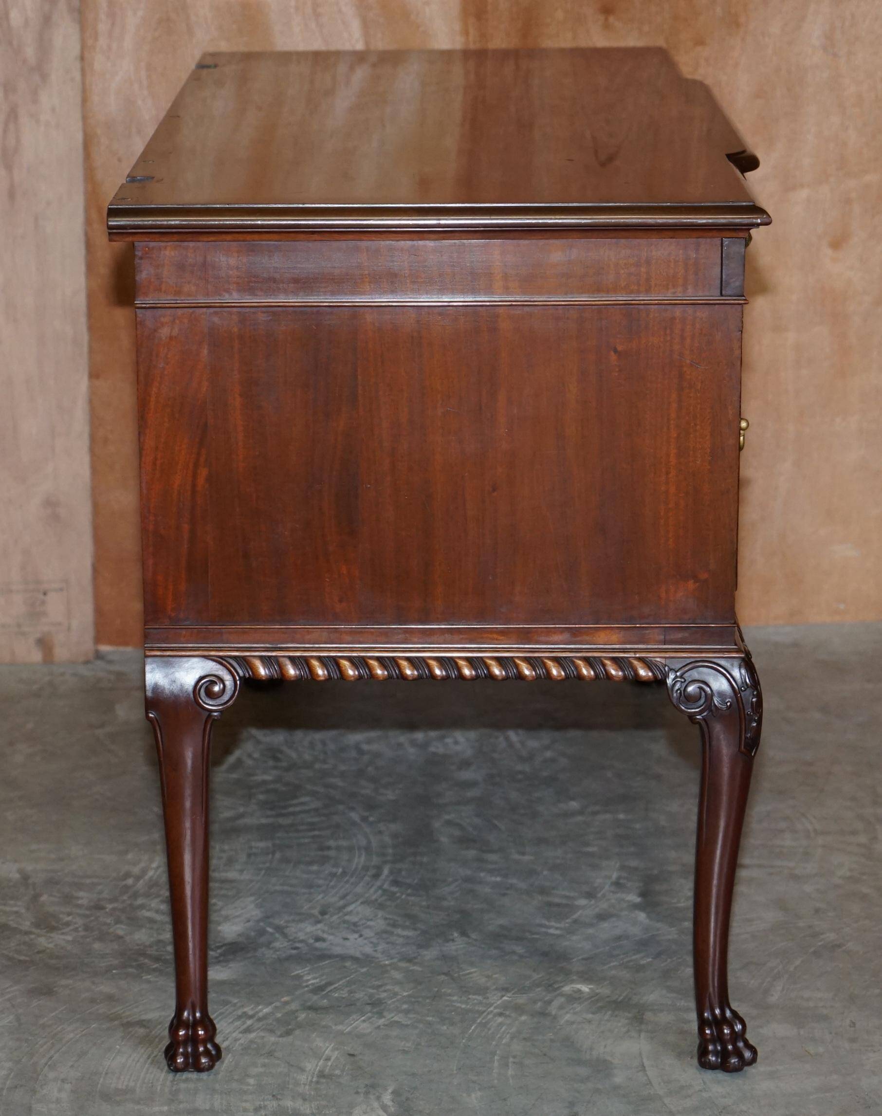 Honduran Mahogany Dressing Table with Lion Paw Carved Legs, Victorian Style