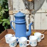 Cafetière bleue en tôle émaillée vintage