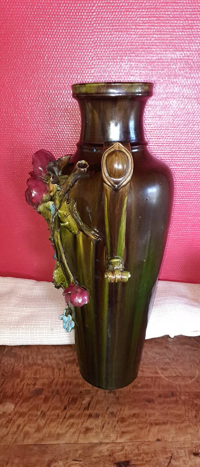 Grand Vase en Barbotine. XIX siècle.