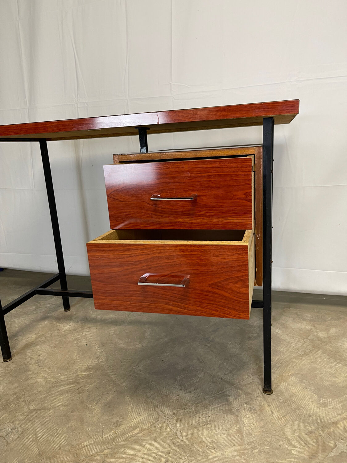 Formica desk
