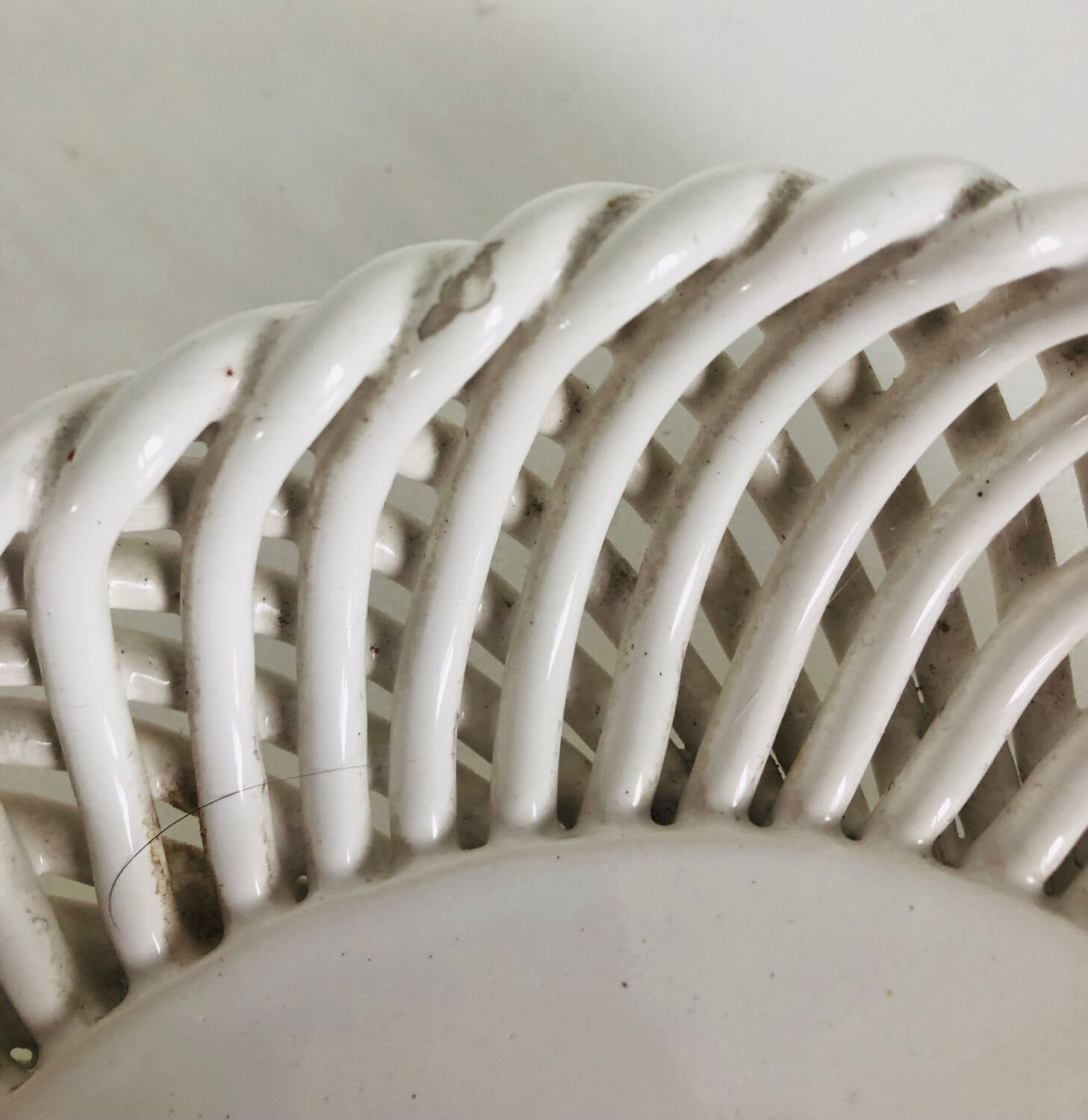 Covered basket in woven ceramic and fruit slip.