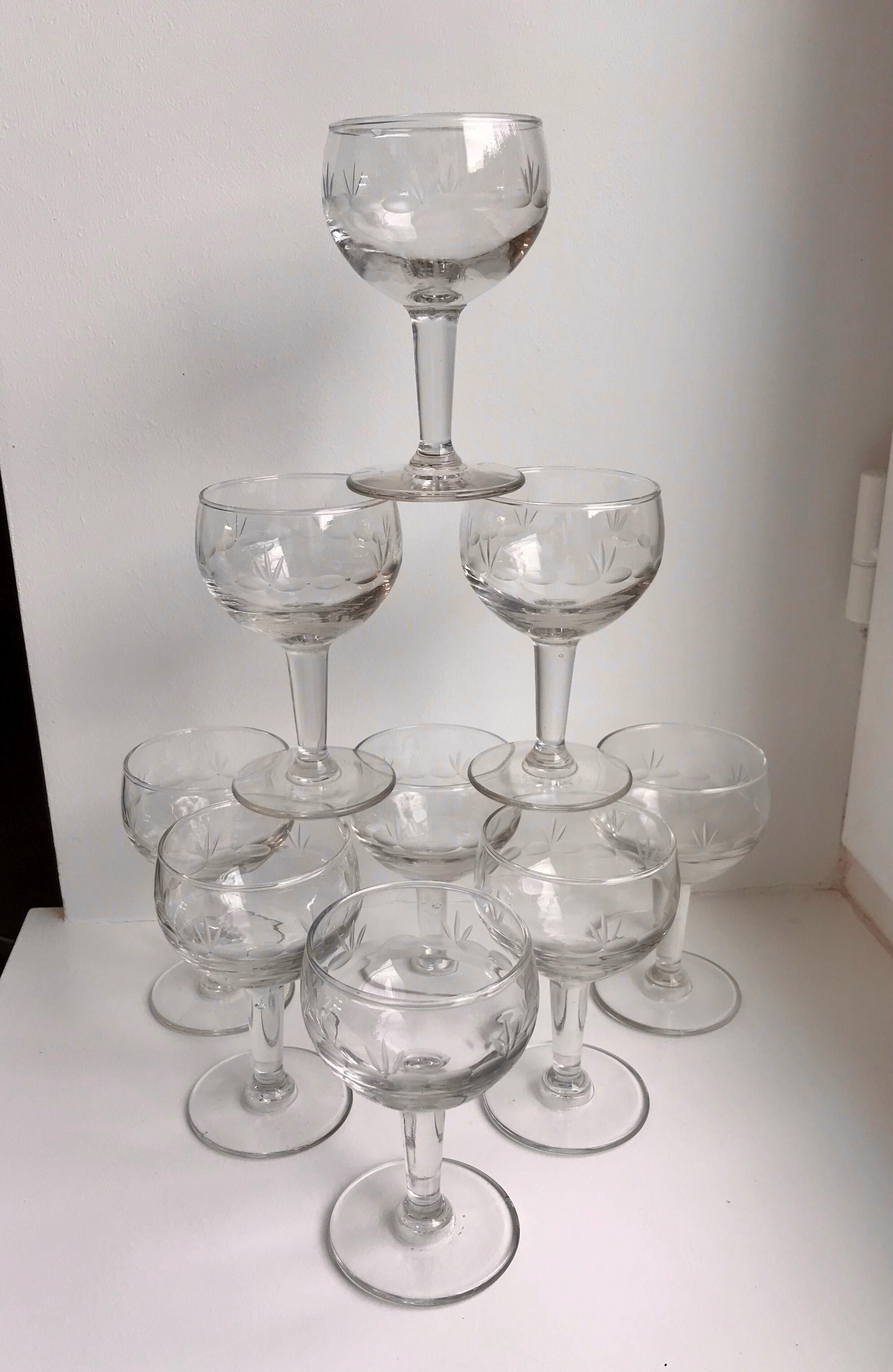 Set of 8 crystal wine glasses engraved 40-50s