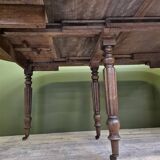 Round/rectangle table with extensions on casters