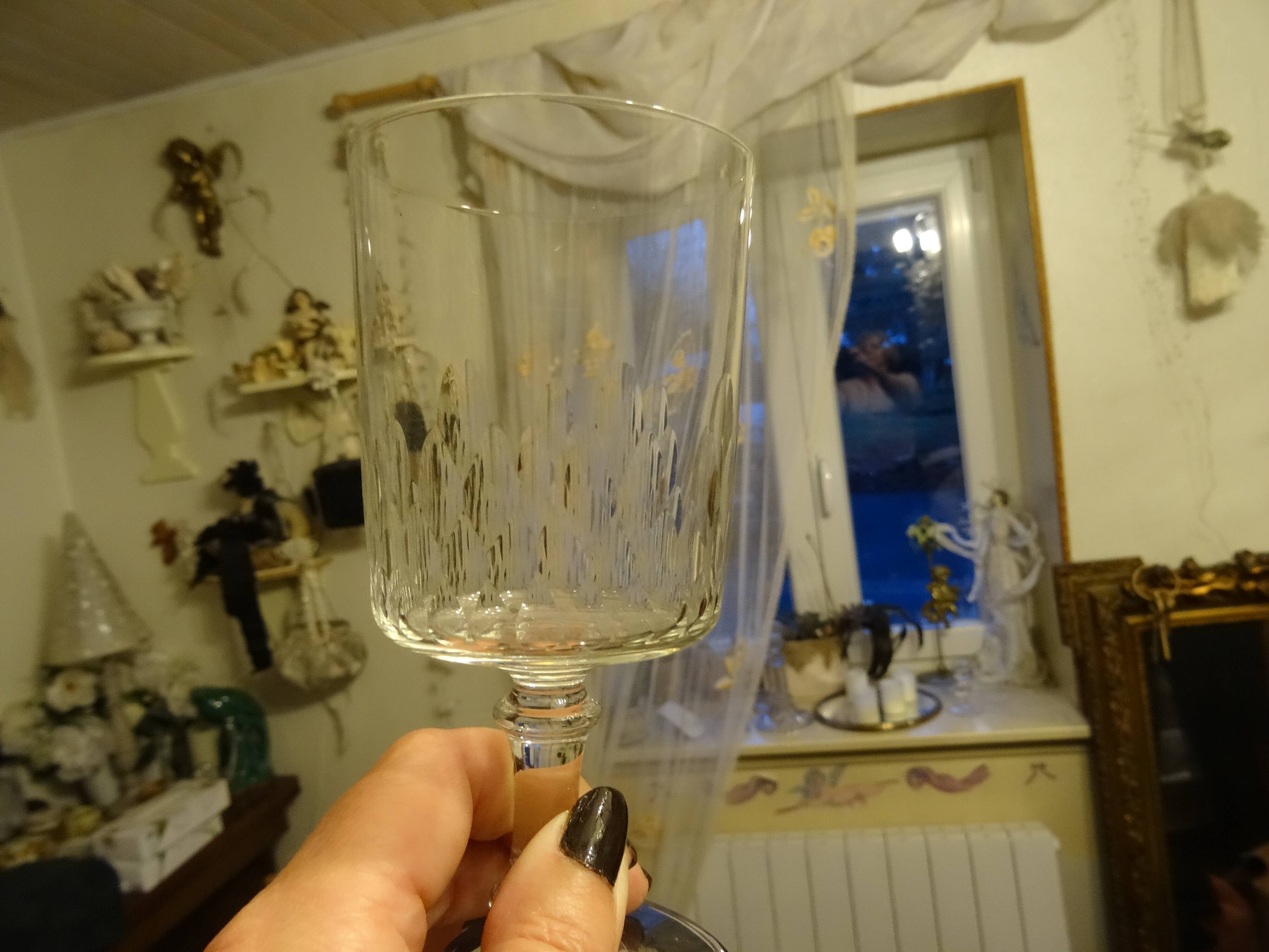 Elegant set of 8 Baccarat wine glasses