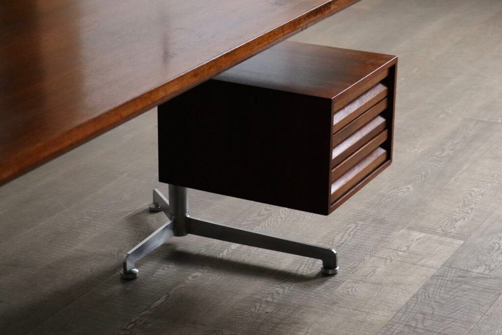 Desk by Osvaldo Borsani T95 for Tecno, Italy 1956