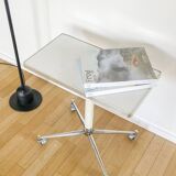 Tablet with chrome and white lacquered wheels