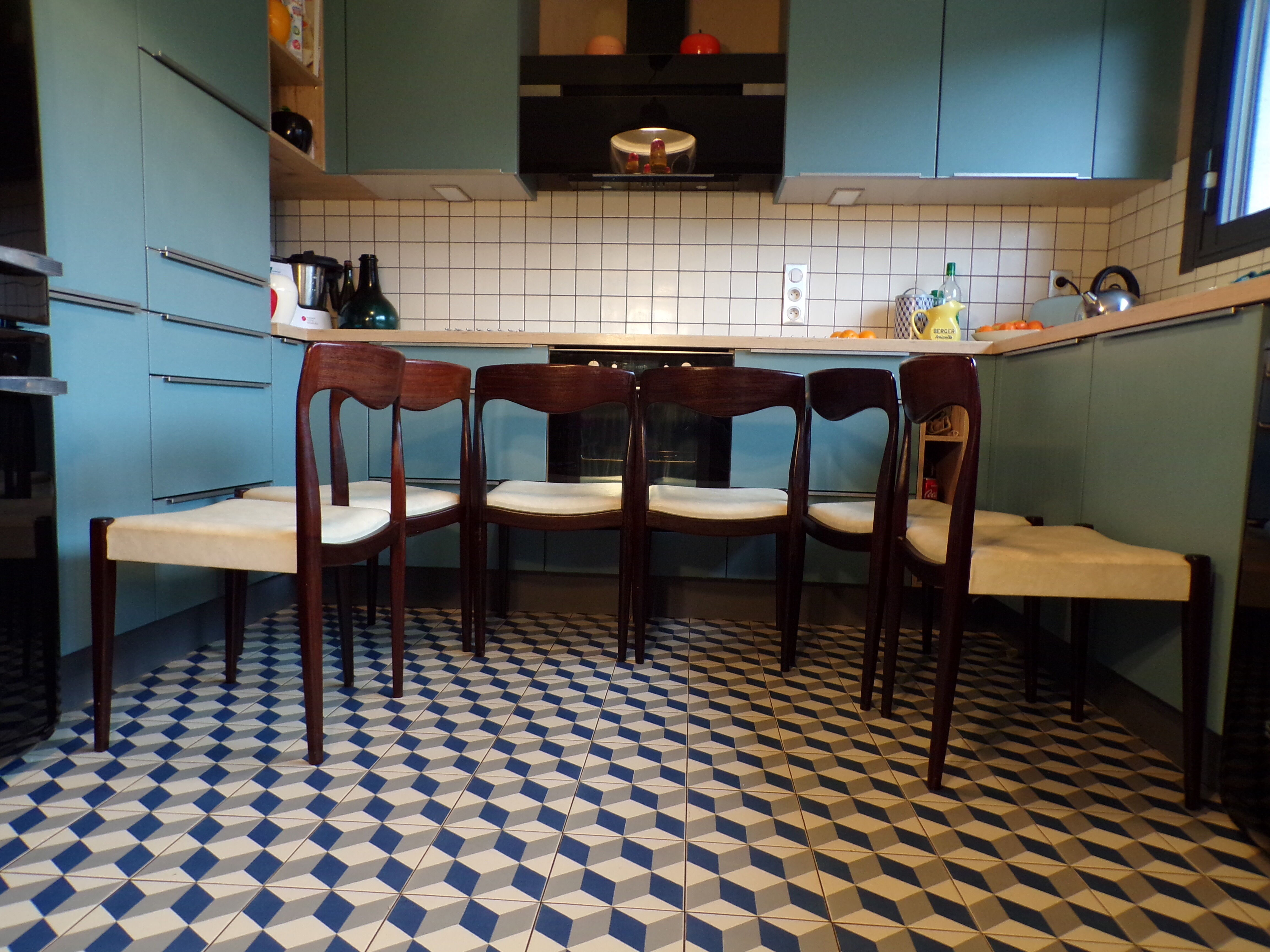 Suite 6 chairs Niels O' Moller