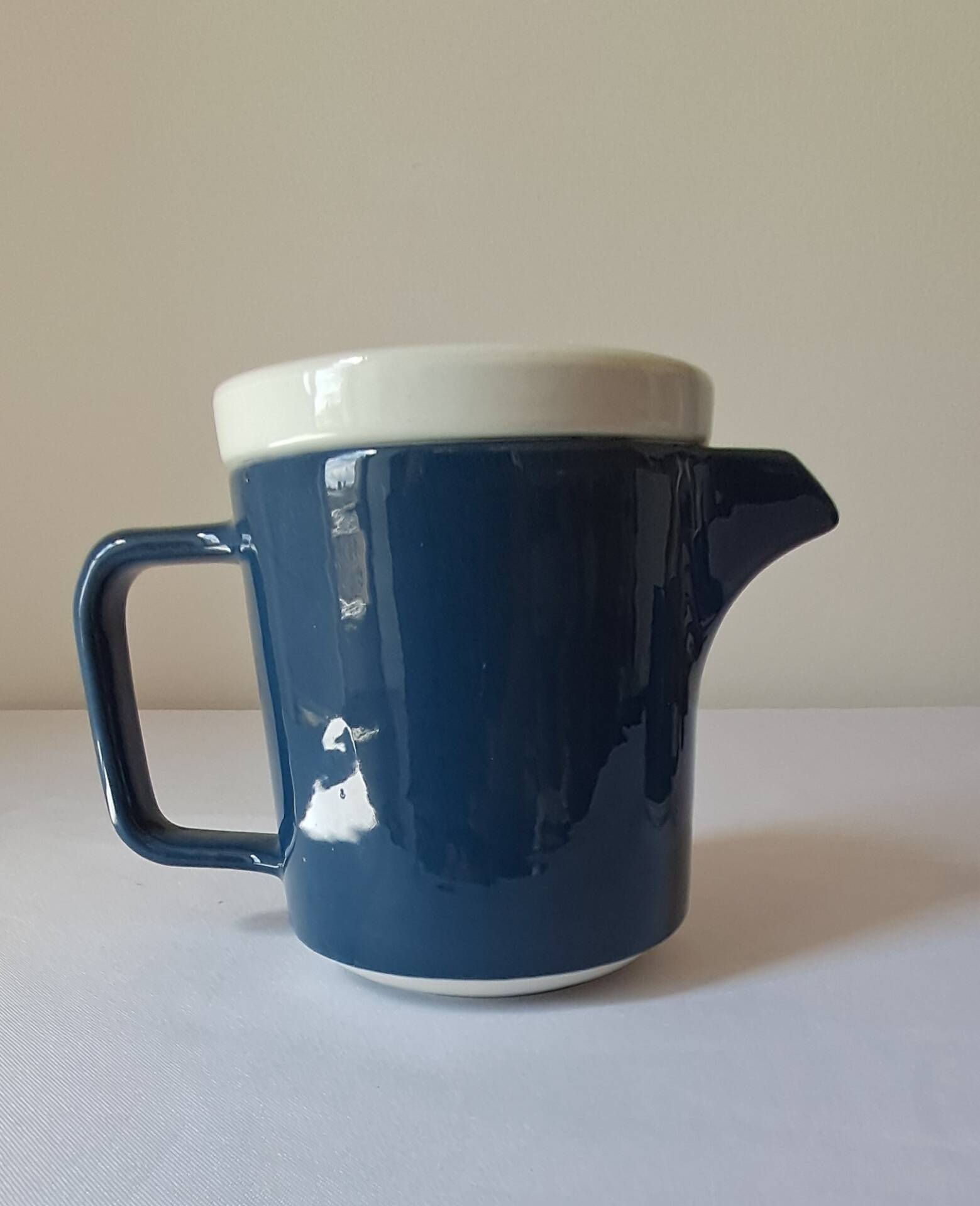 Teapot and milk jug, selfish, stackable. Sarreguemines. 1980s.
