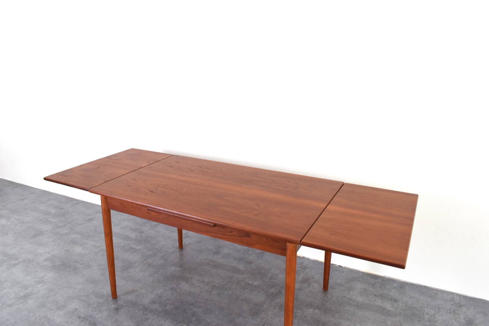 Mid-century Danish teak extendable dining table, 1960s.