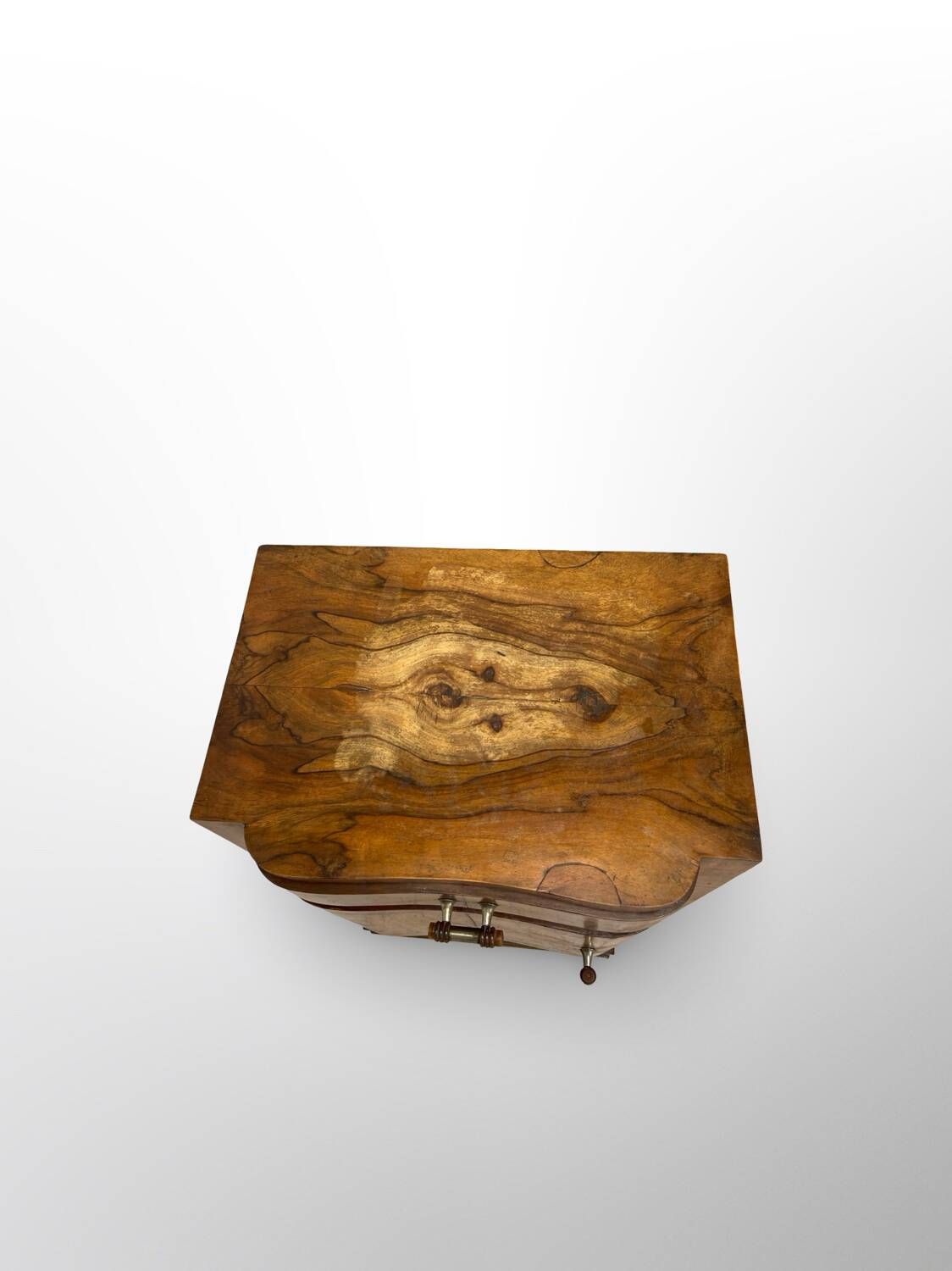 Tables de chevet Art déco italiennes en ronce de noyer, années 1930.