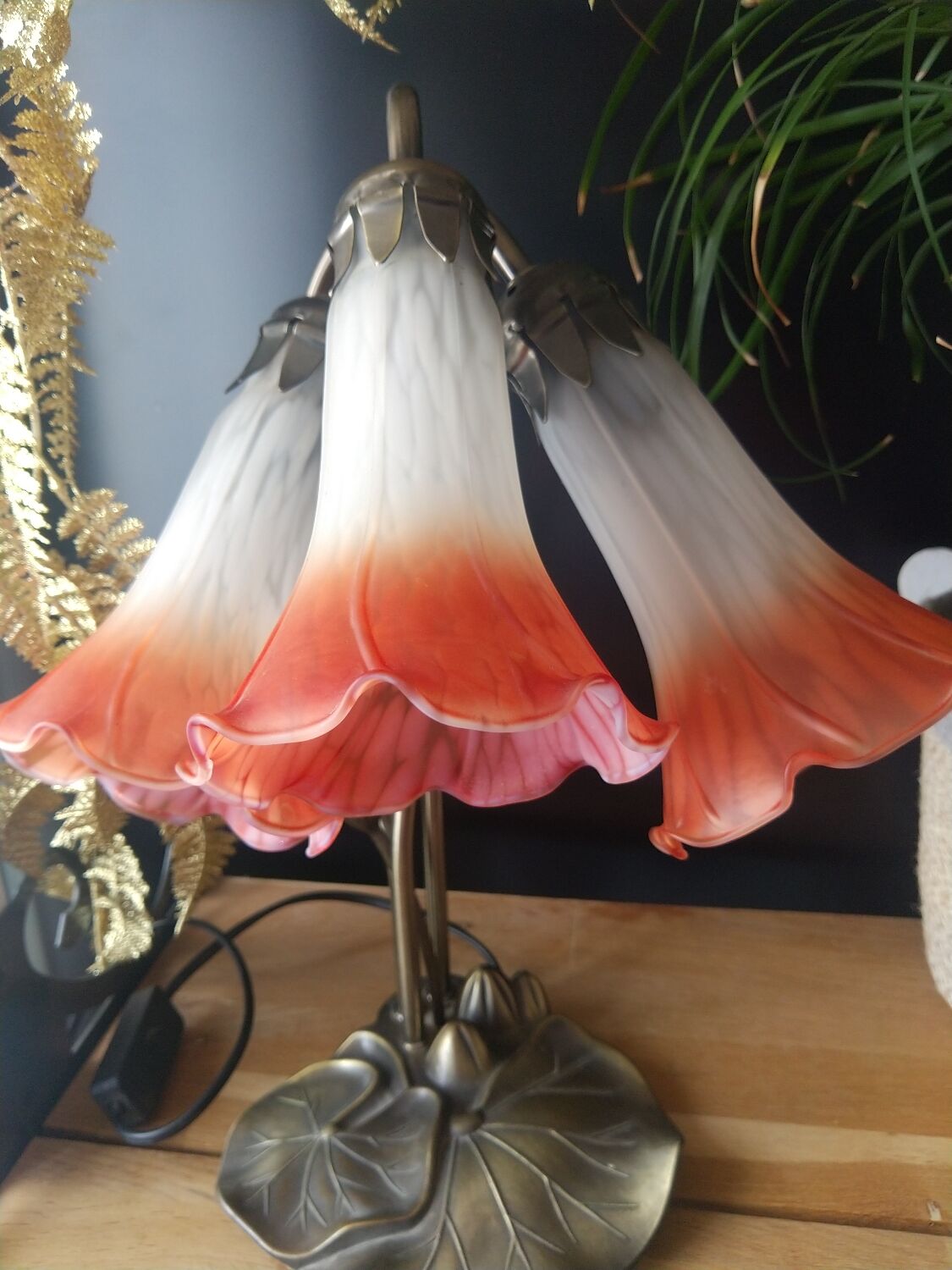 Lampe tulipe  pâte de verre style tyfany pied nénuphars style art nouveau