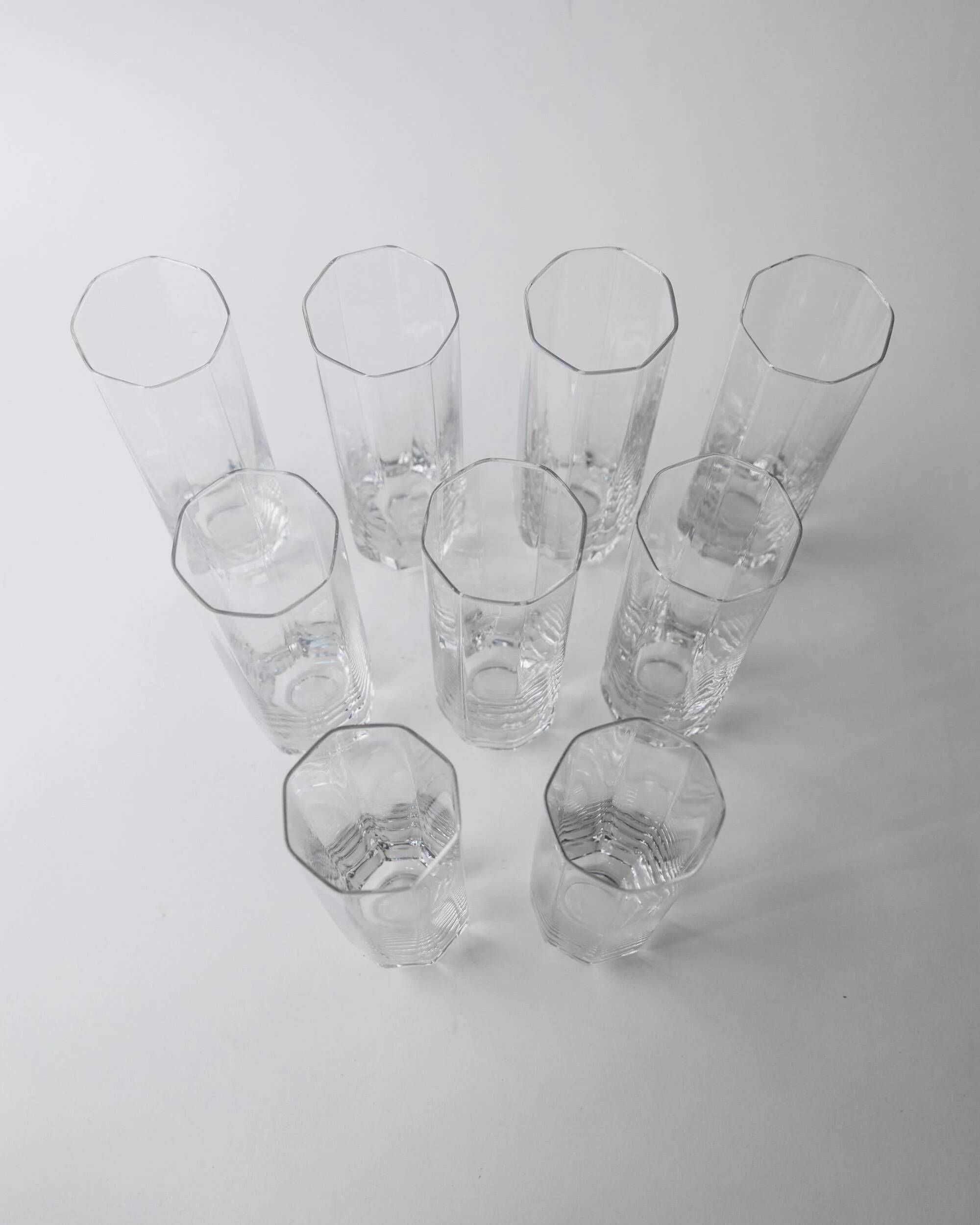Vintage set of 9 Murano glasses from the 1980s, octagonal shape in art glass, classic Italian tableware.