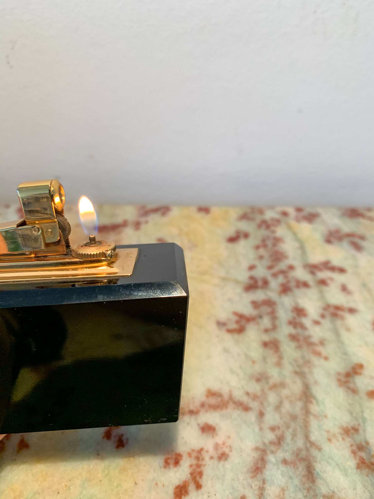 Penguin 70's table lighter