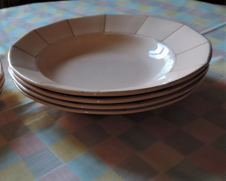 Set of eight pink plates in digoin sarreguemines