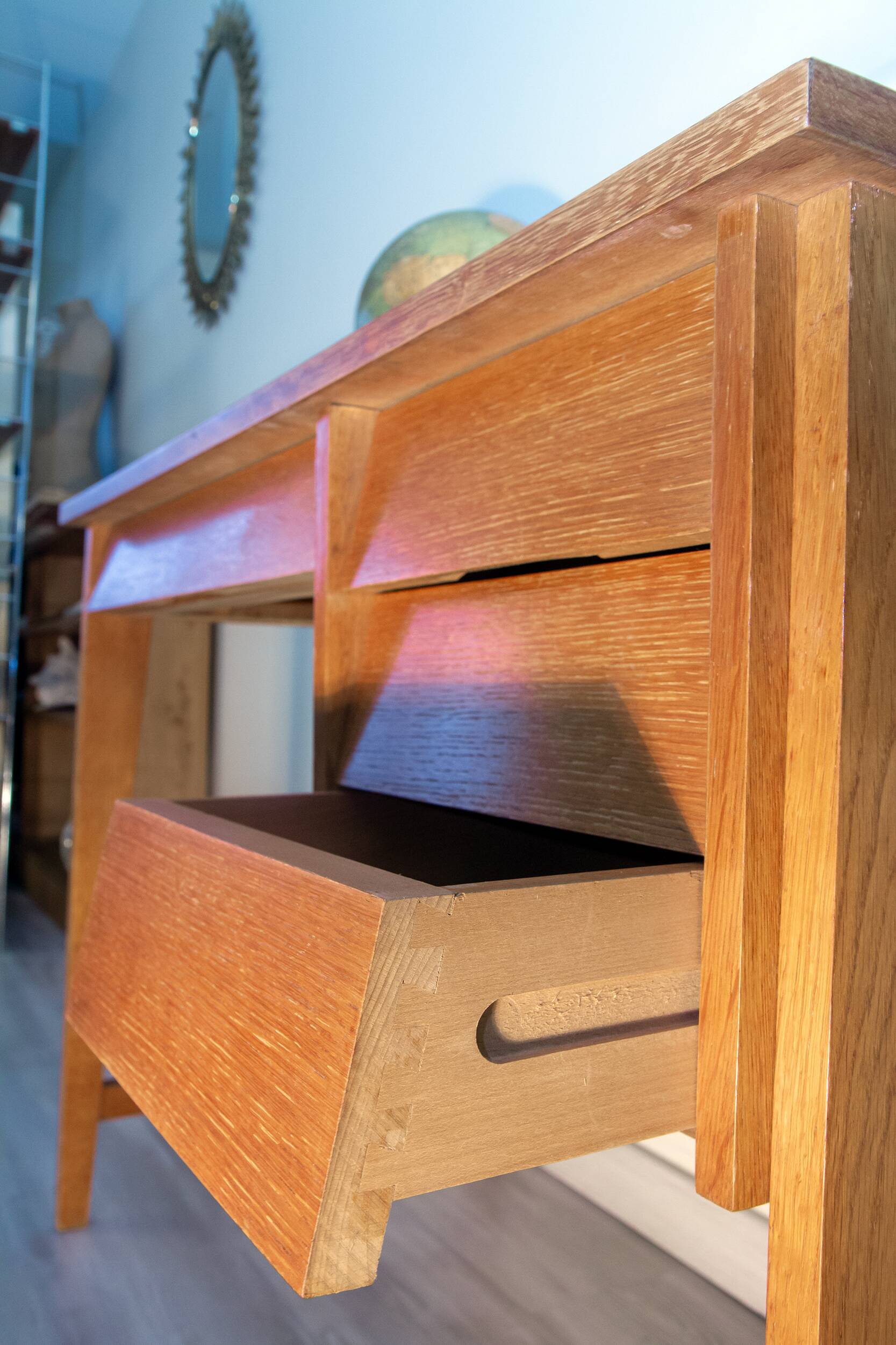 Vintage desk from the 60s-70s, light oak, in superb condition.