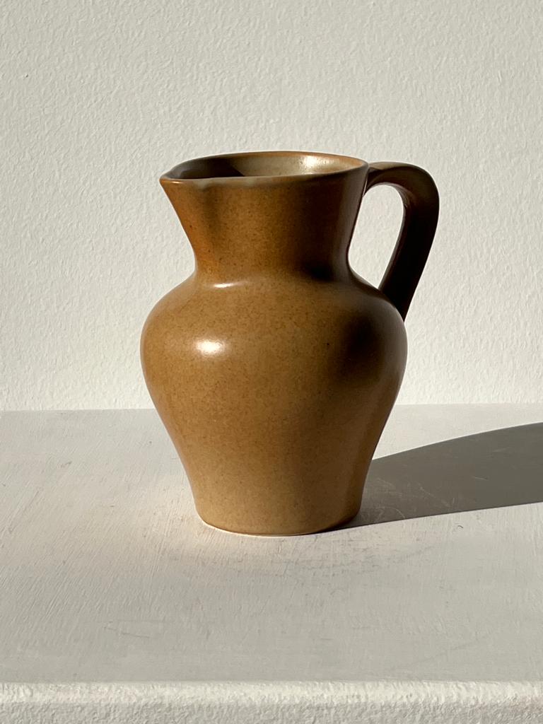 Pitcher in light beige sandstone