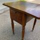 Victorian Pembroke table from the 19th century in walnut burr with drop-leaves.