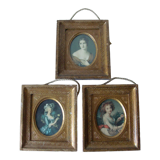 Set of 3 old frames in gilded wood and glass oval image medallion in the center