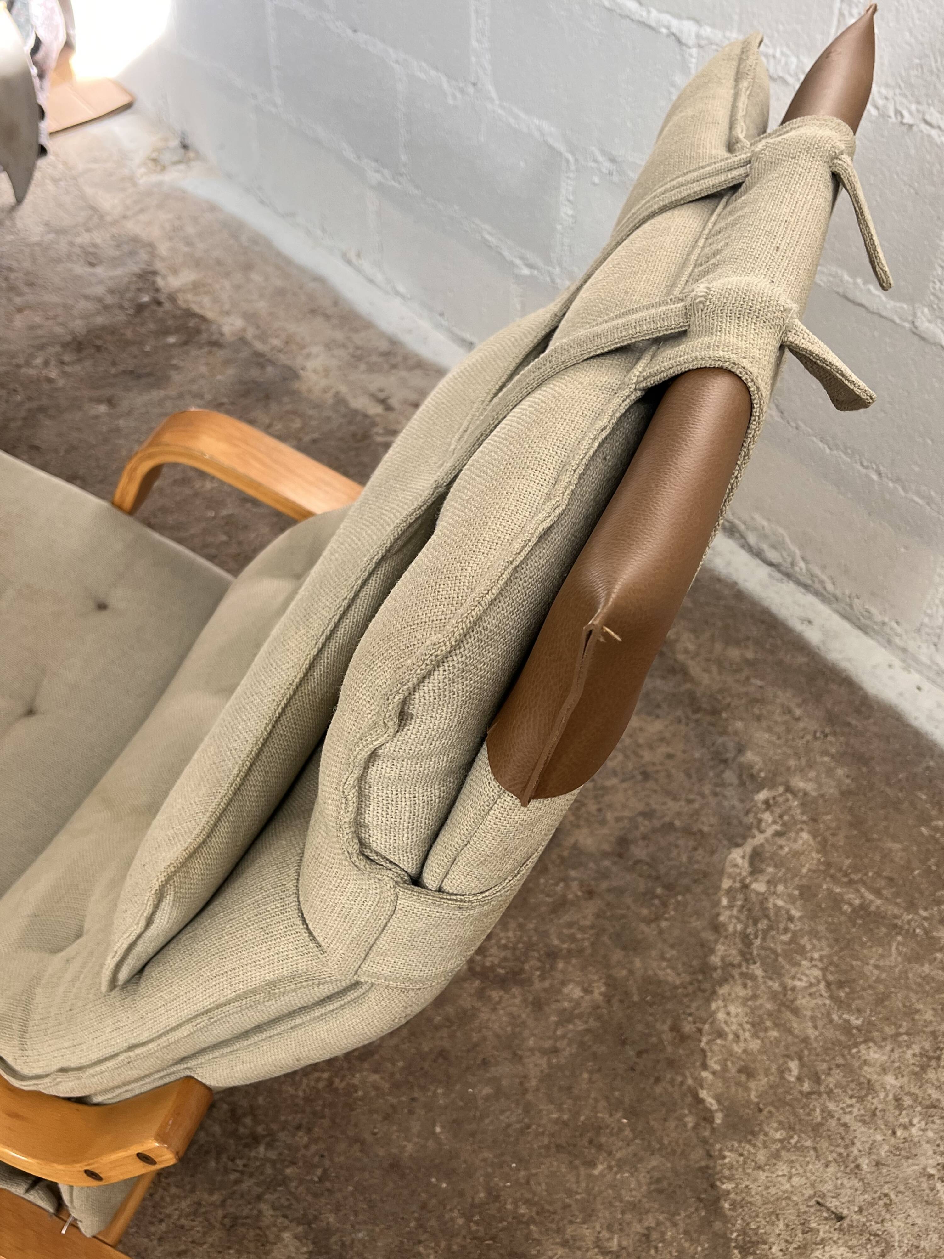 Scandinavian chaise longue