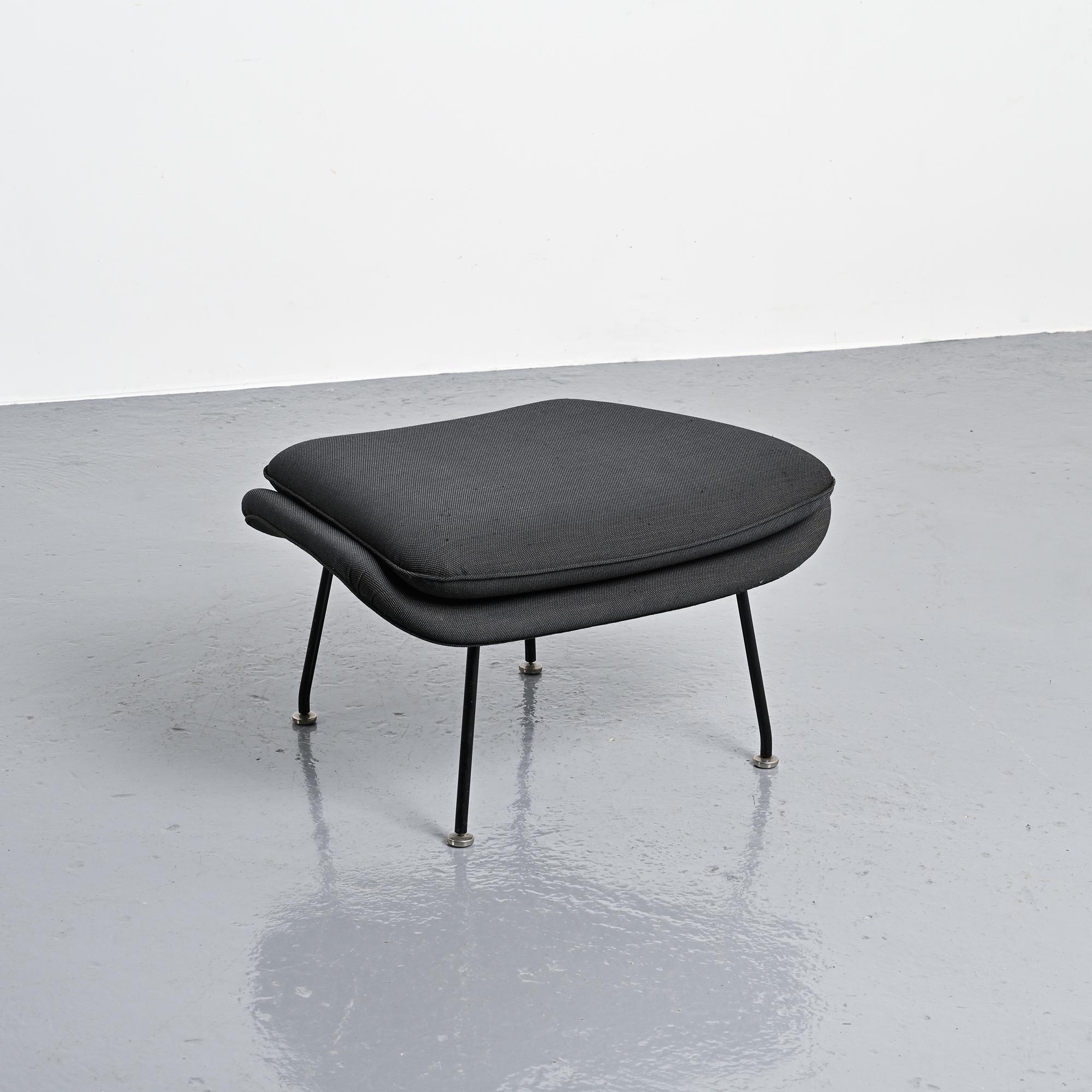 Womb Chair 2nd edition by Eero Saarinen, Knoll around 1970