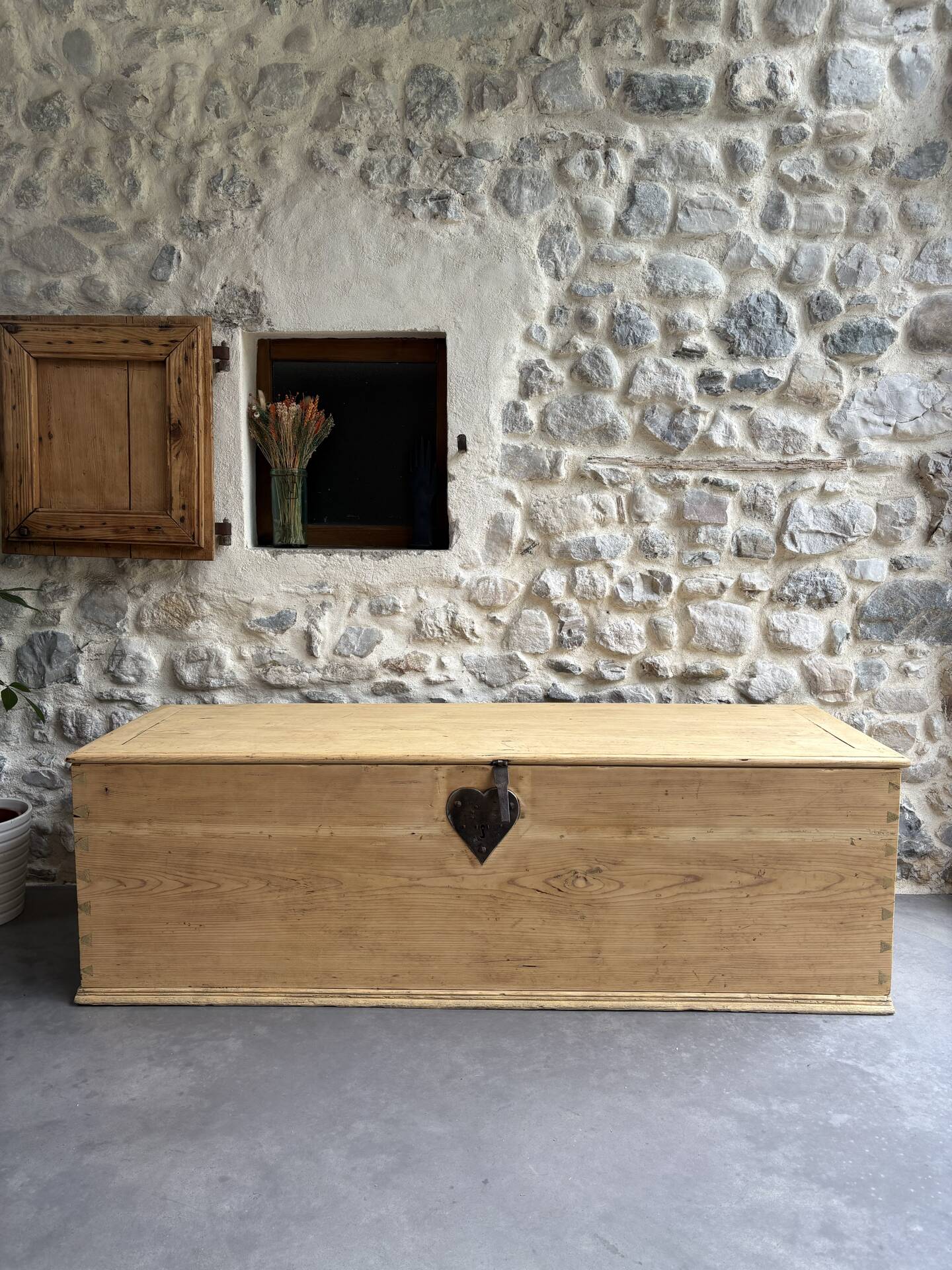 Coffre de mariage art populaire Savoie