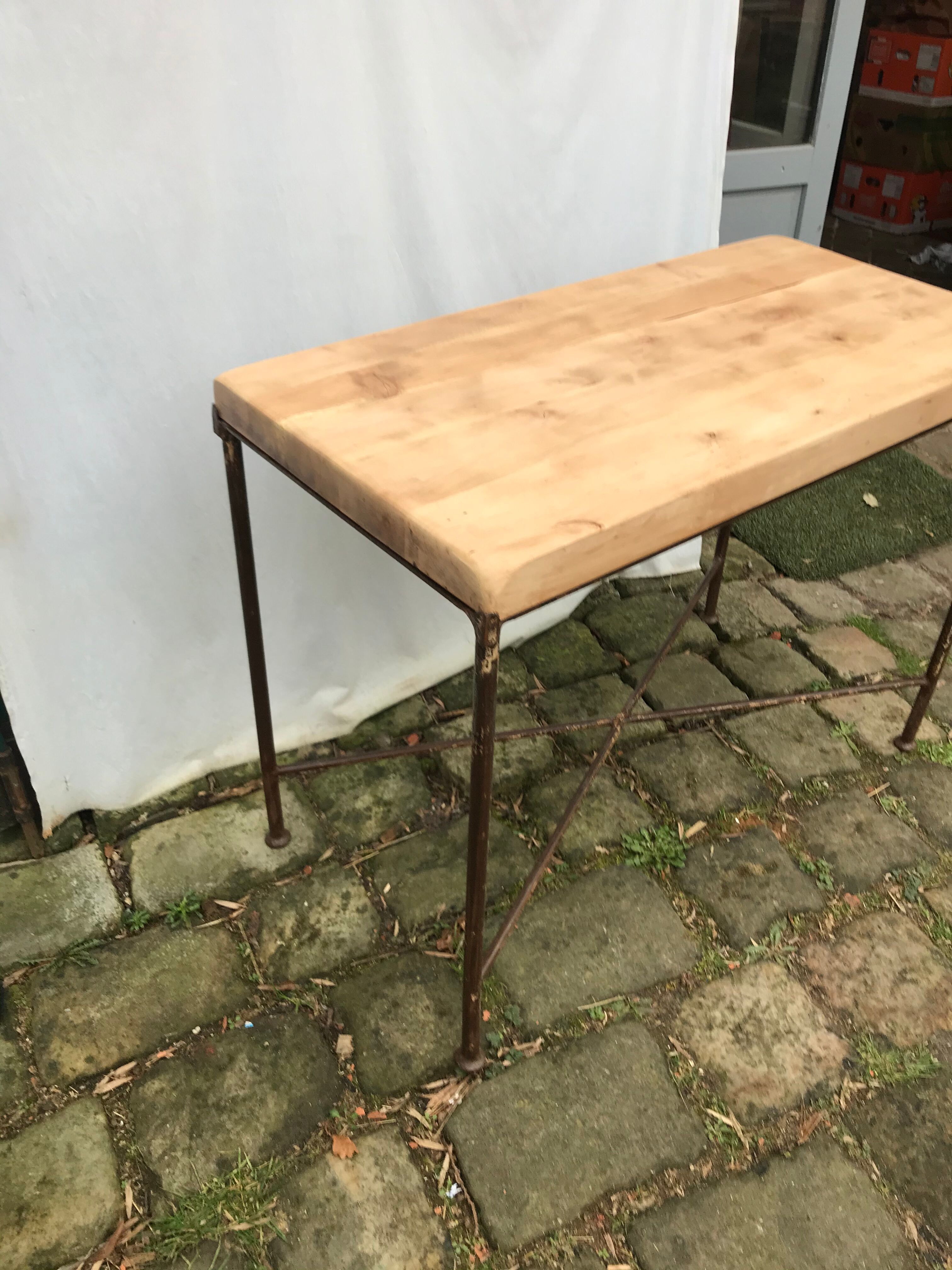 Table serves steel and beech office