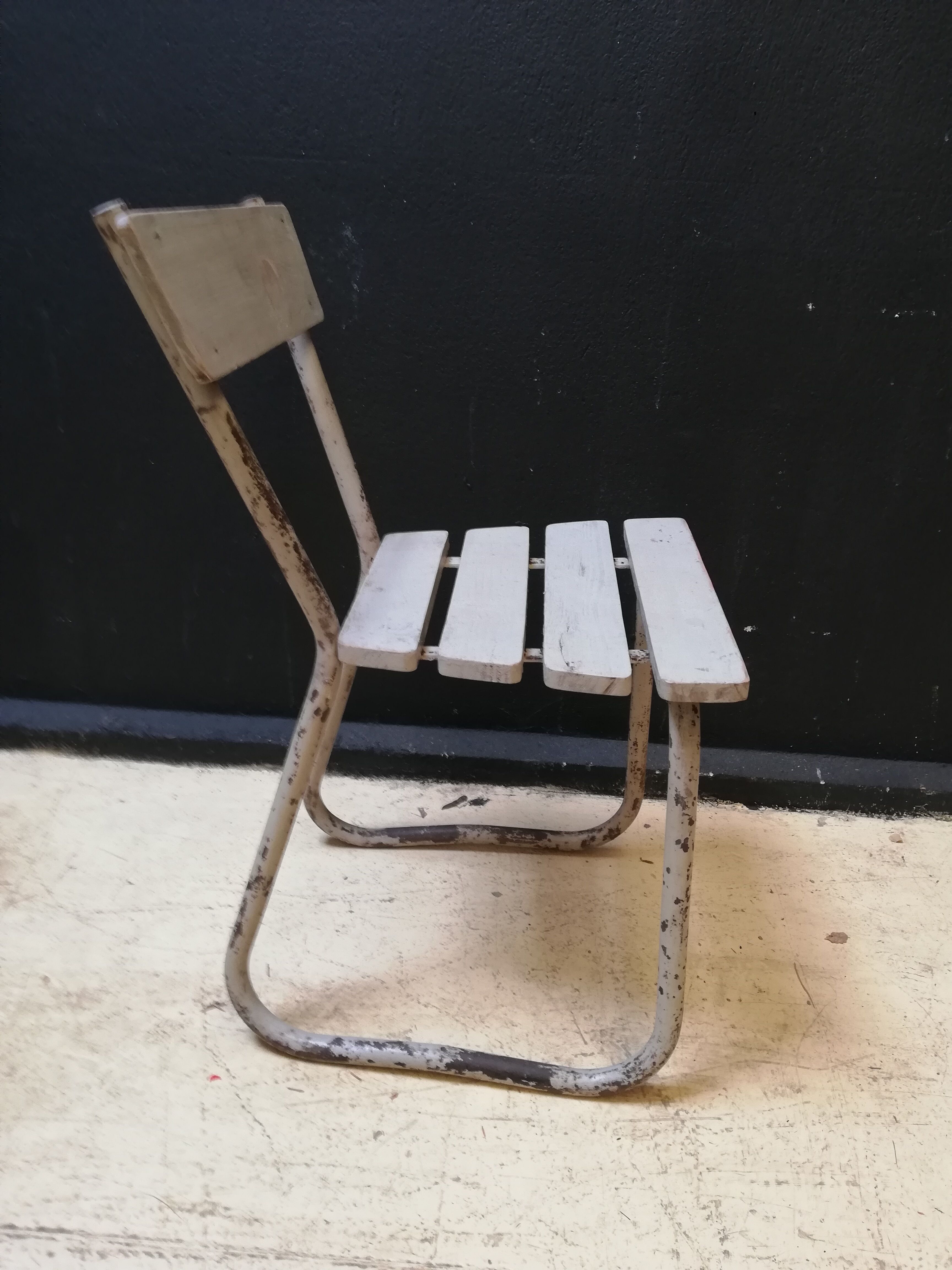 6 vintage garden chairs made of wood and metal