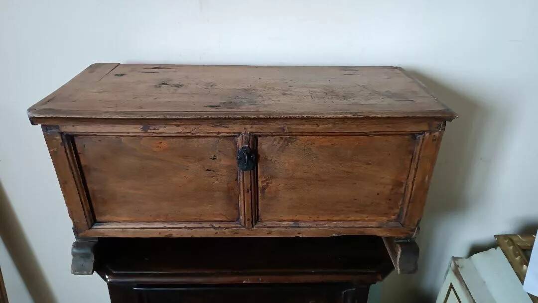 Small wooden travel chest, chest, 17th century, Tuscany