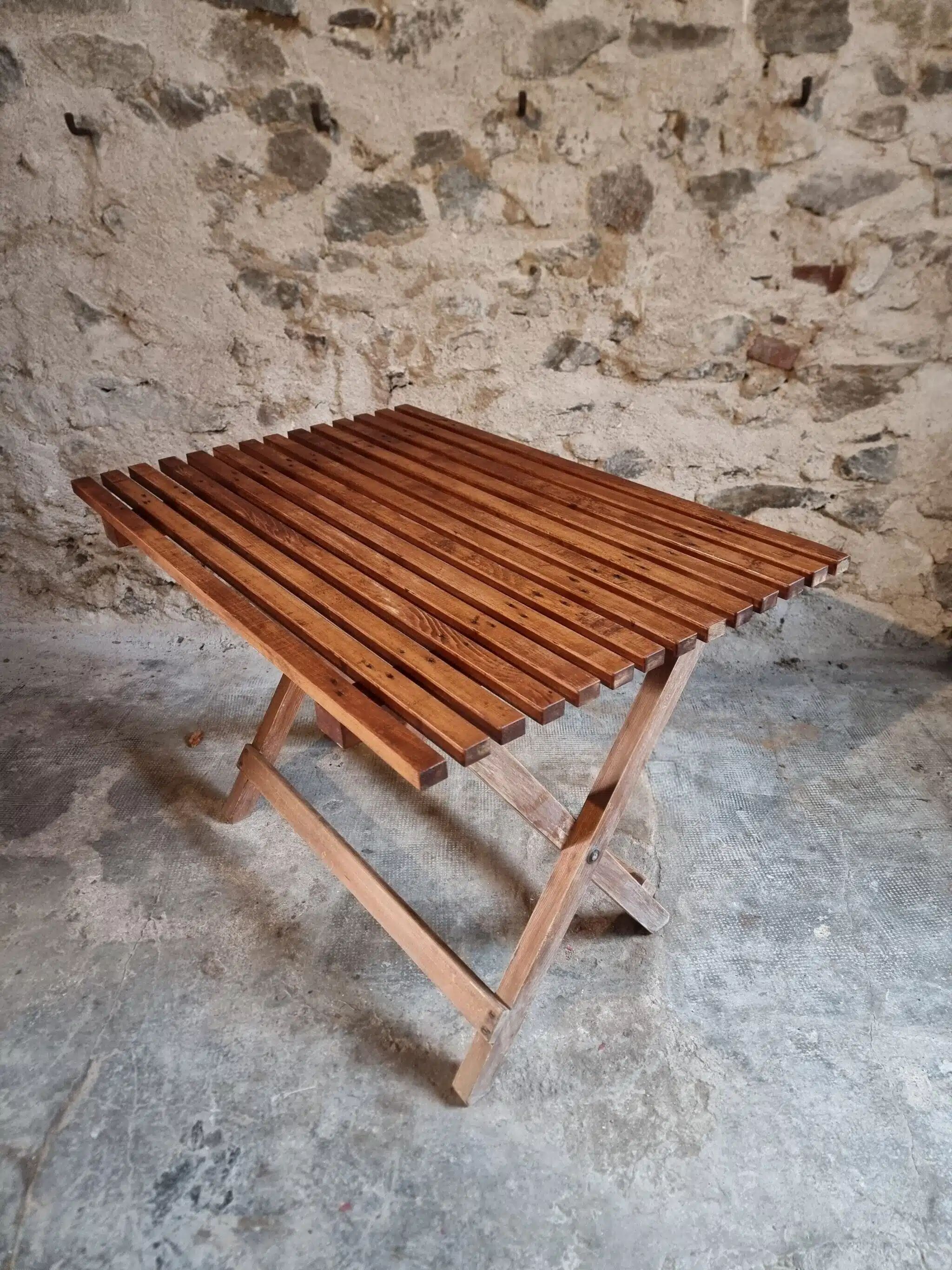 Vintage folding garden table in pine, mid-20th century.
