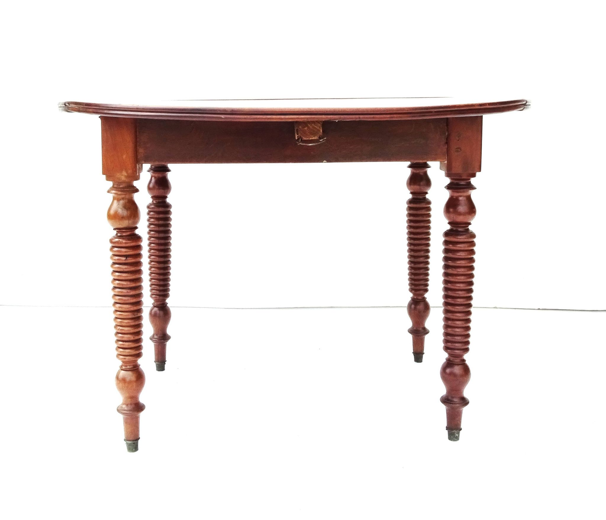 Round flap table