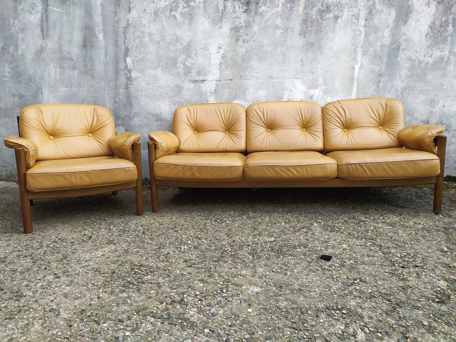 Scandinavian leather lounge