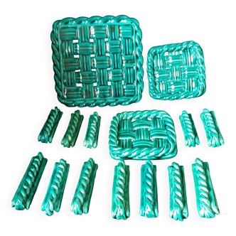 Dessous de plat et bouteille, porte-couteau barbotine tressée vert émeraude