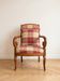 Fauteuil classique en bois et tissu bordeaux