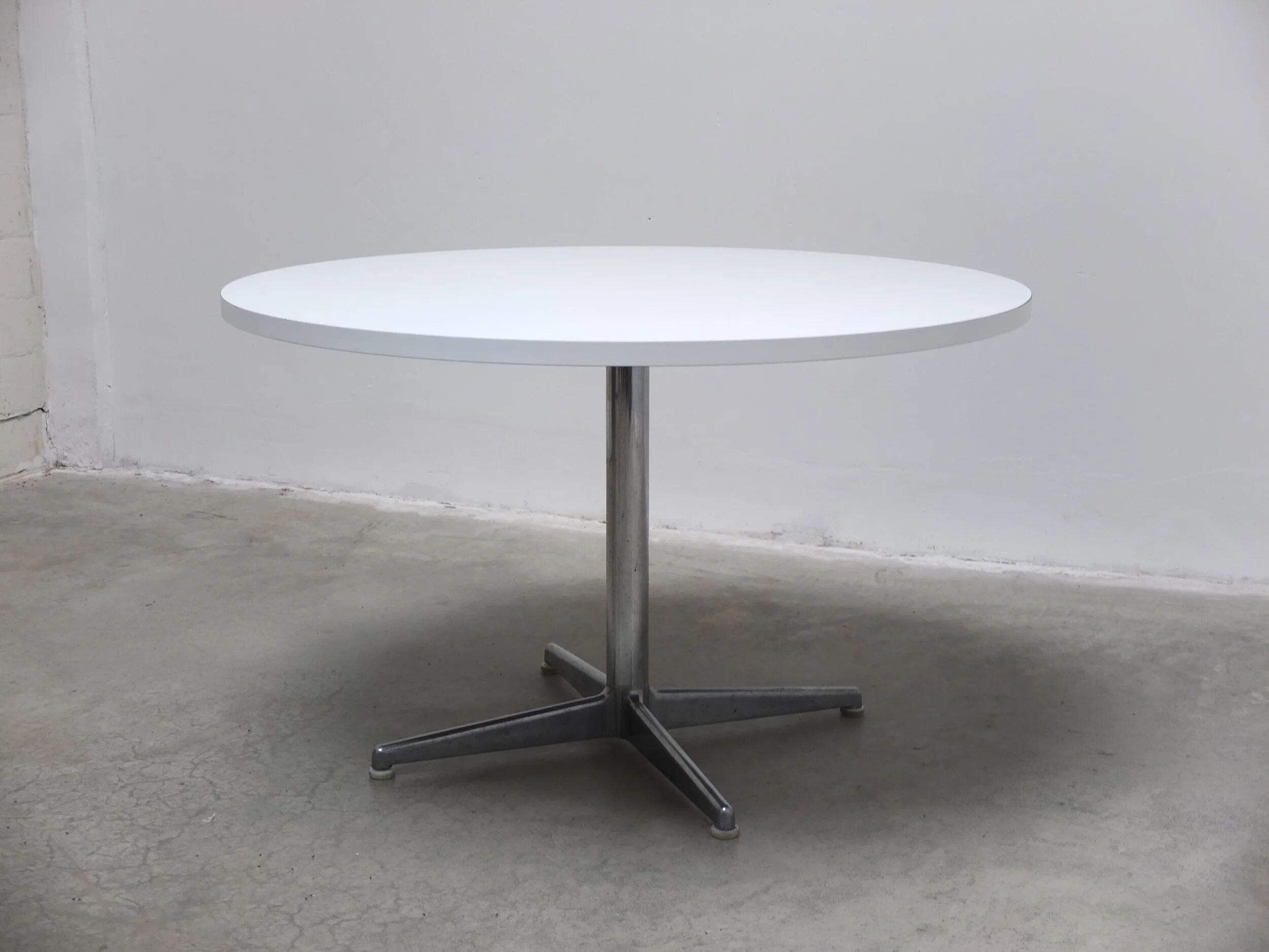 Round Space Age dining table, 1970s