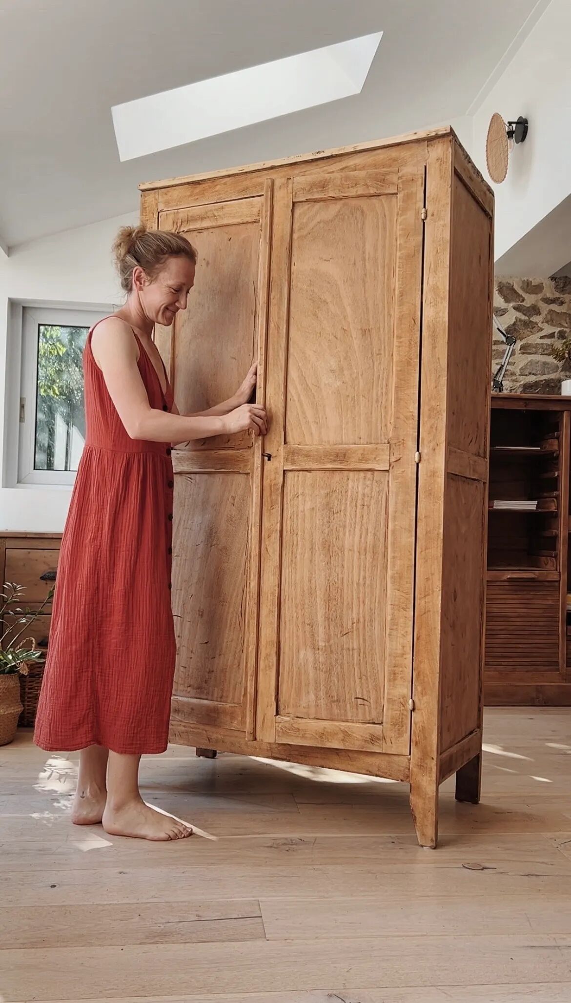 Parisian wardrobe in beech wood