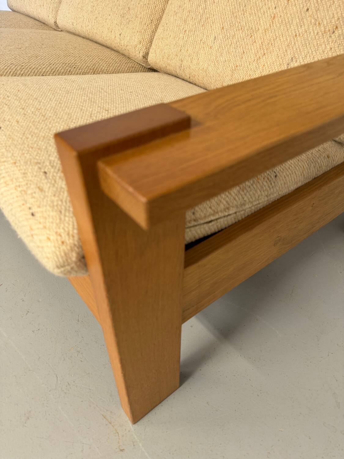 Three-seater canapé in solid oak with Scandinavian design fabric from the 1970s.
