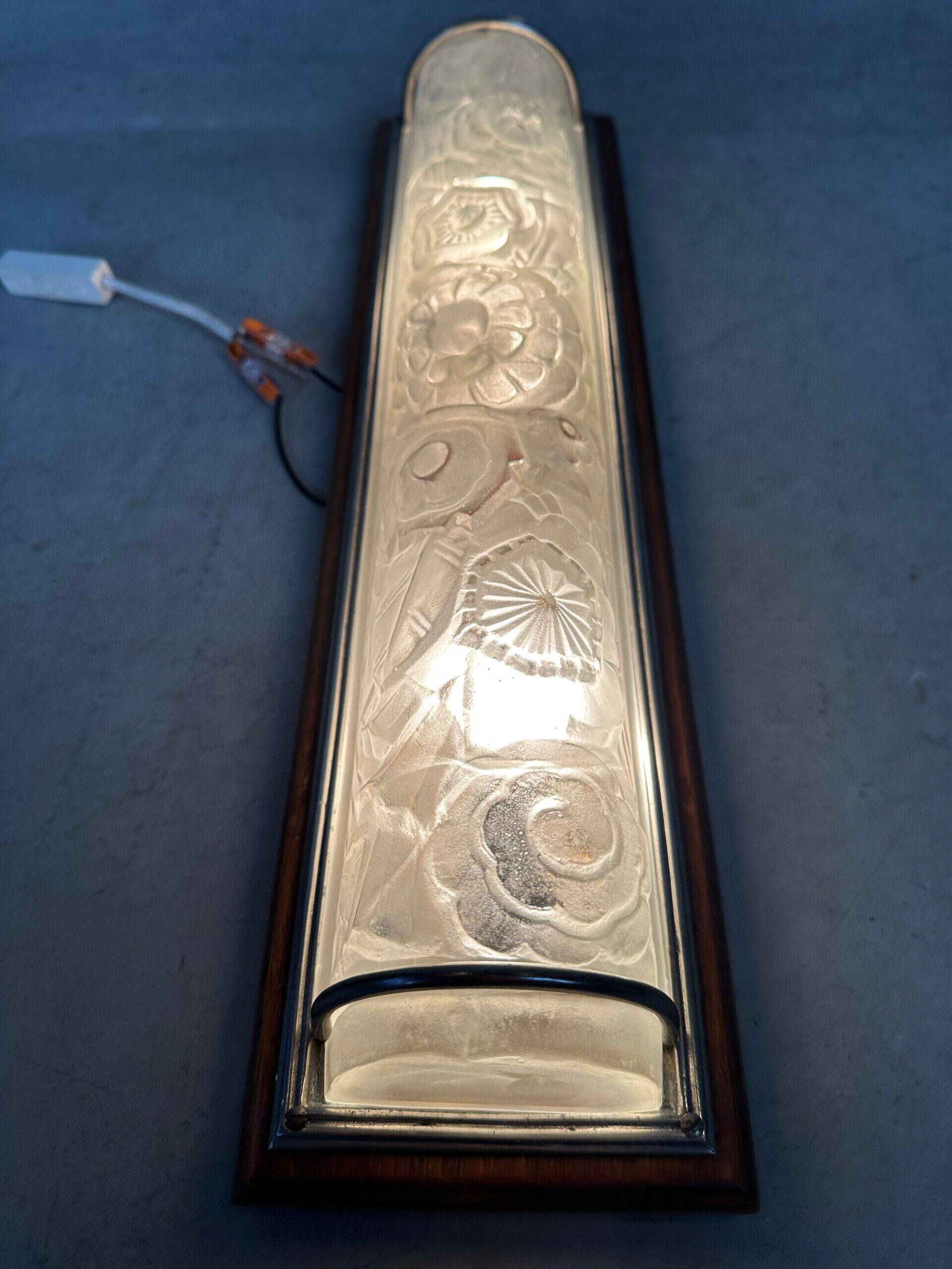 Art nouveau wall lamp