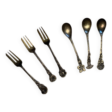 Set of 3 small spoons and 3 “flower” forks