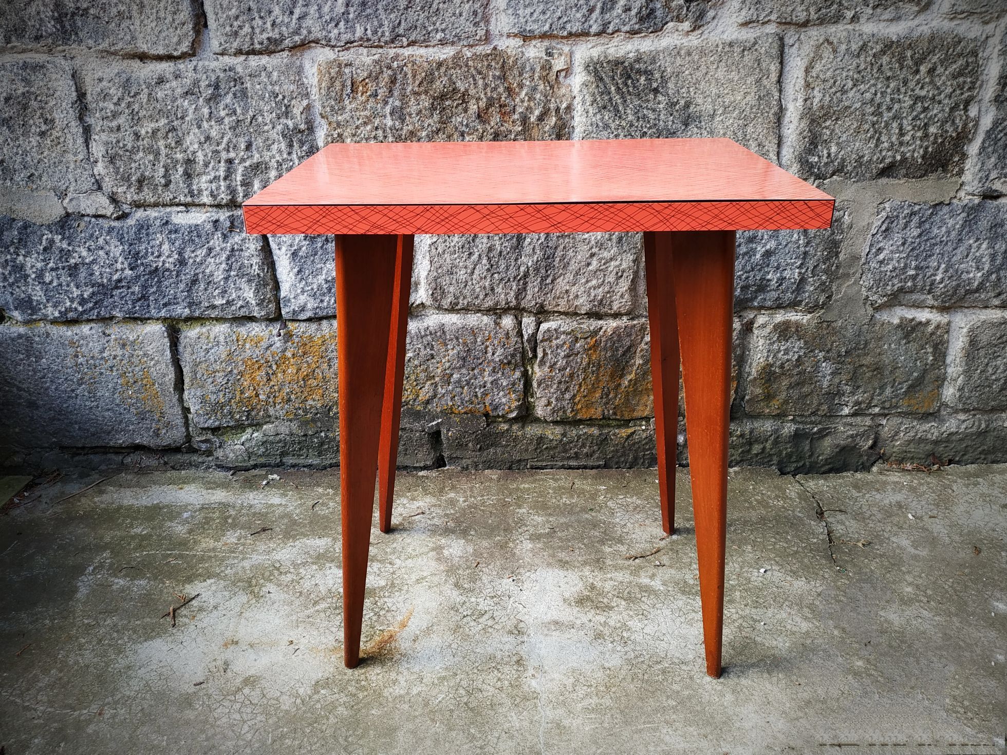Compass foot side table