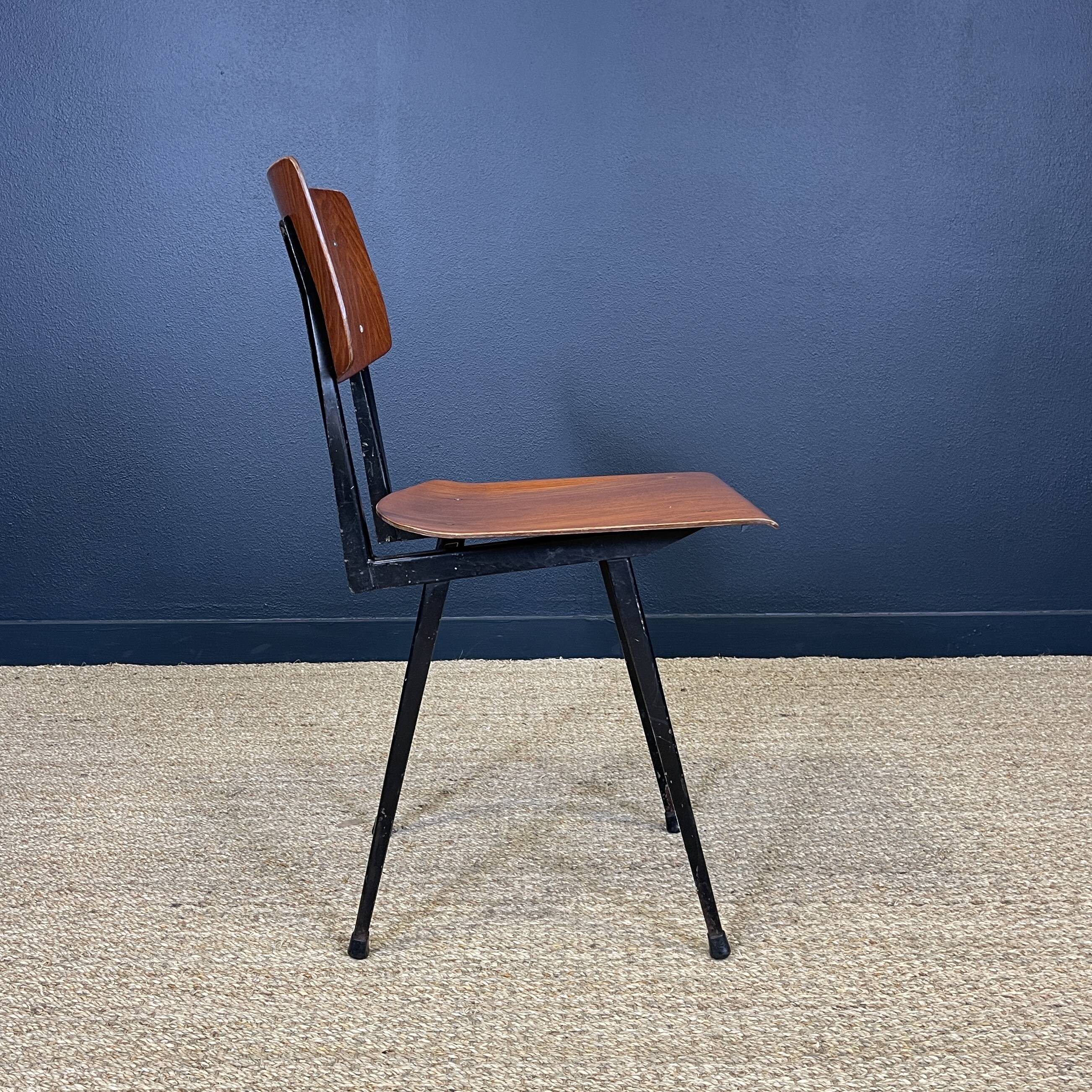 Ensemble de 4 chaises obo 60.10 bois miel pieds compas noirs