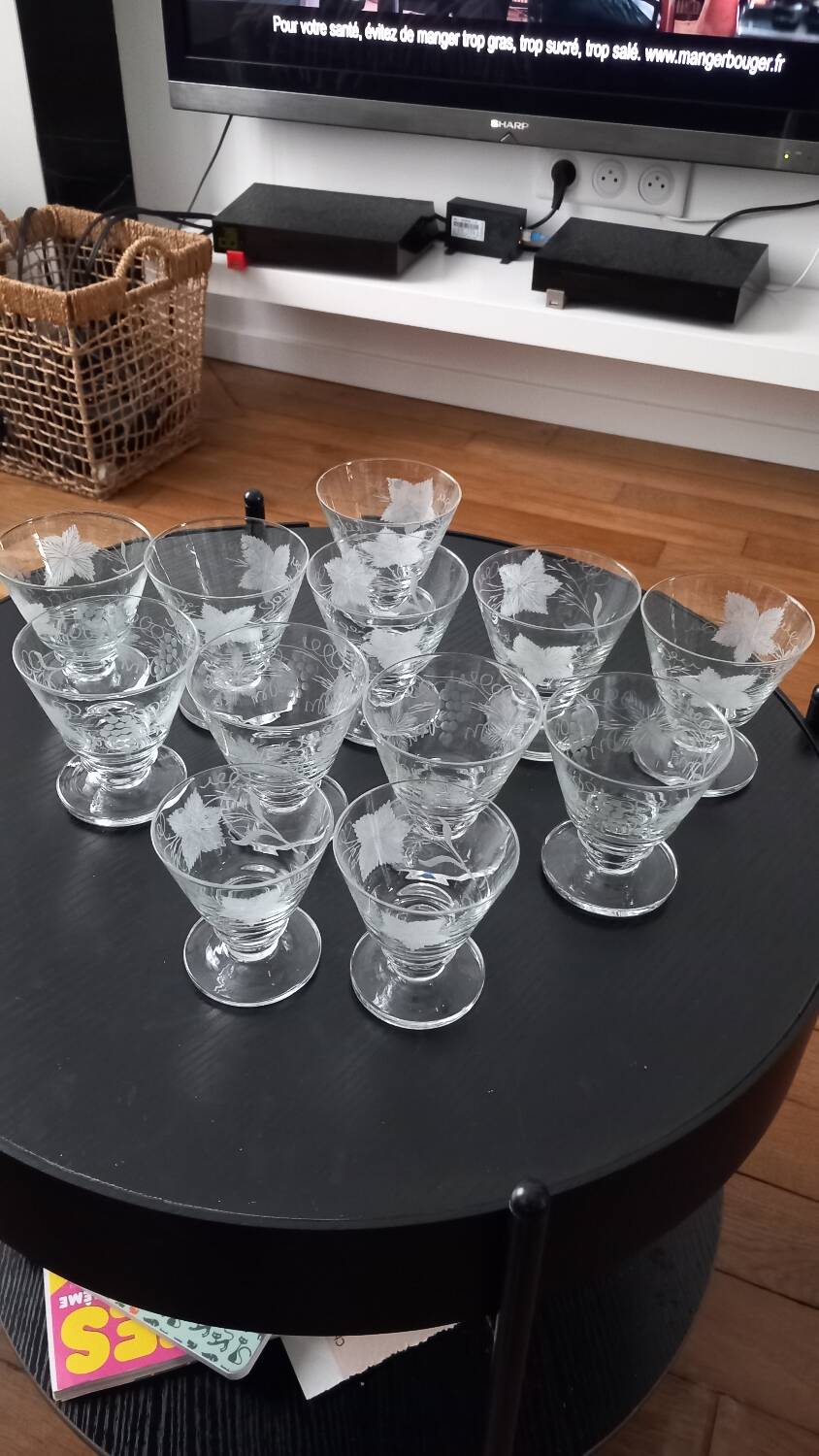 Ensemble de 12 verres vintage gravés