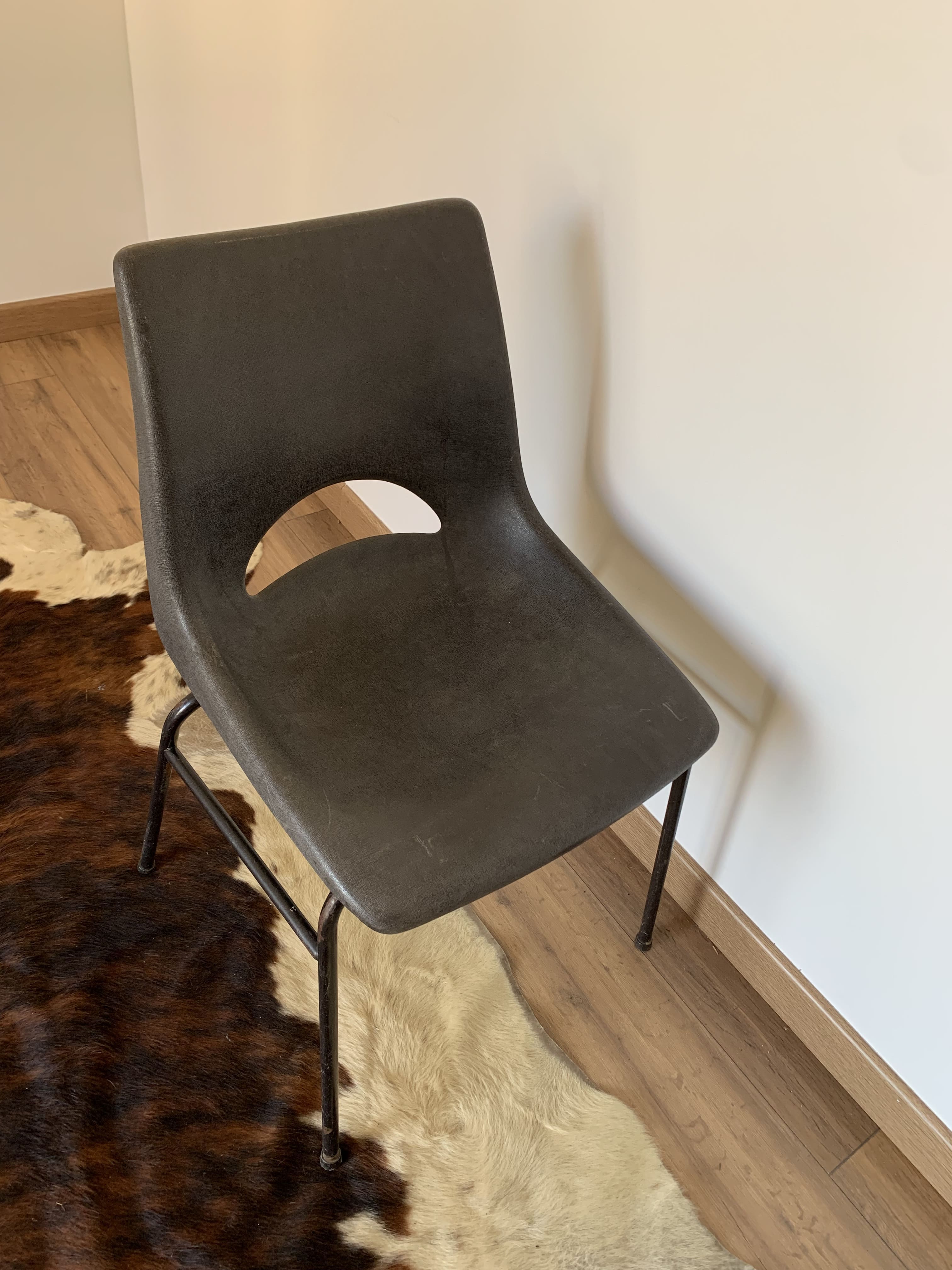 Chaise coque plastique marque Sitting