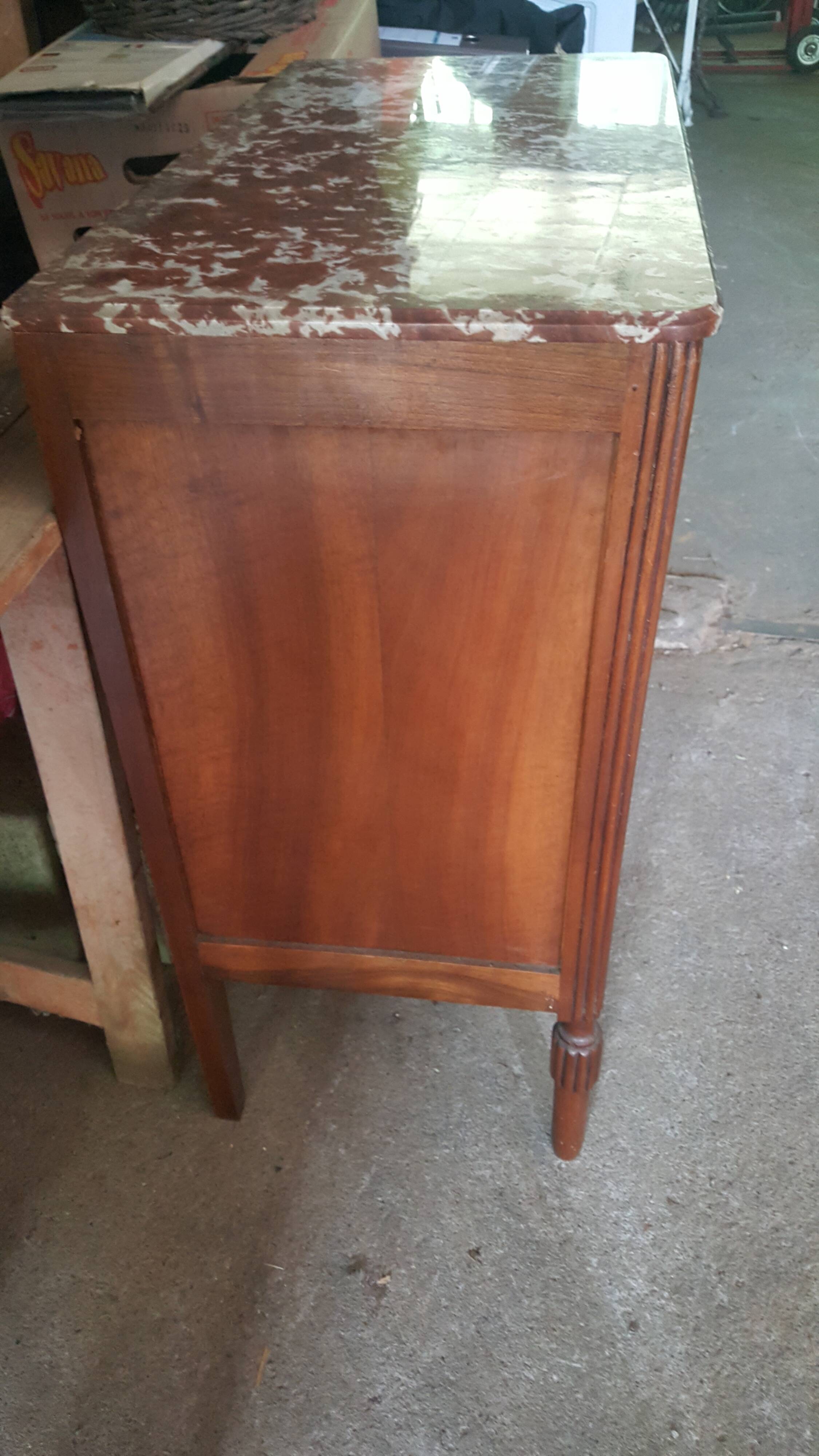 Style chest of drawers