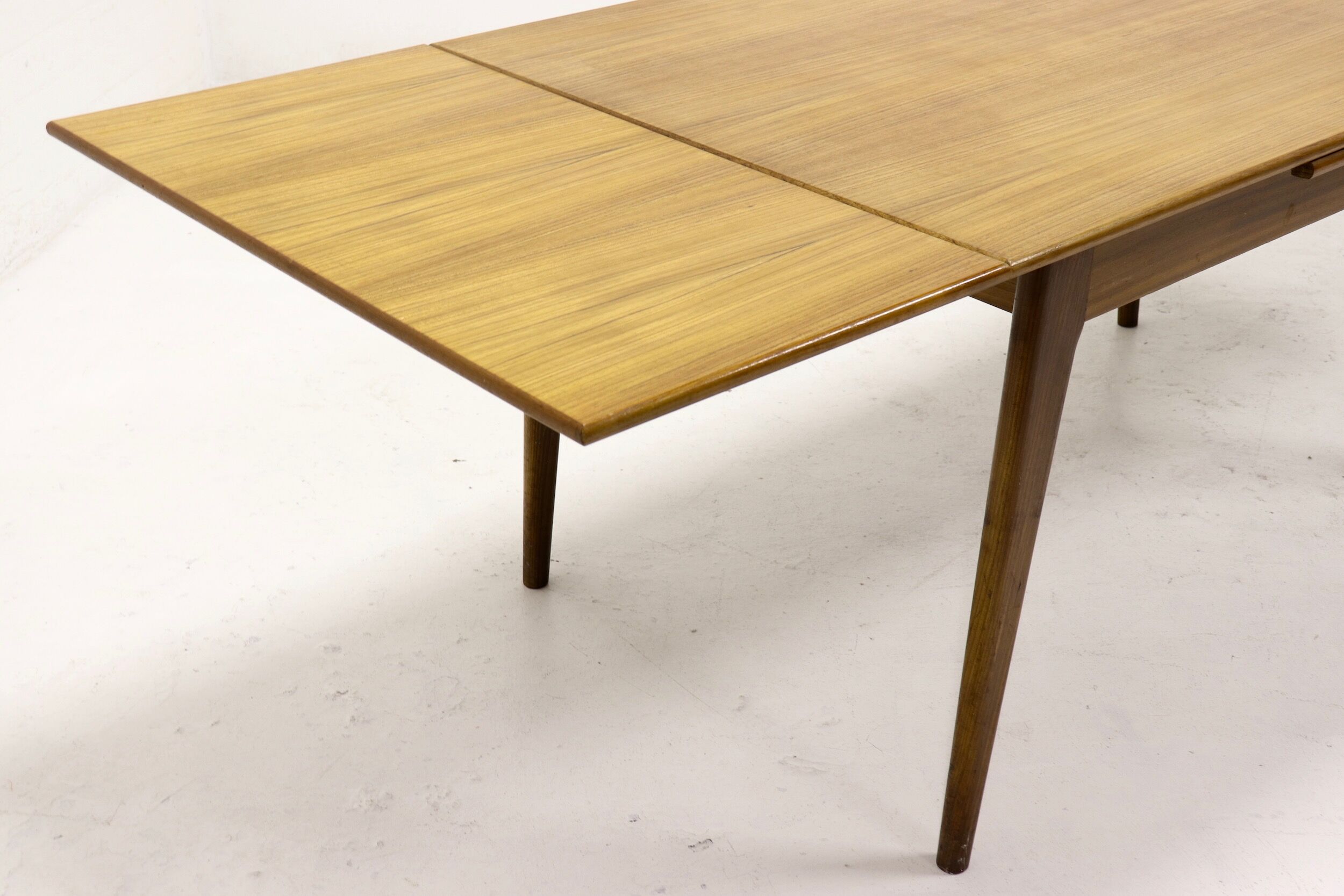 Table à manger design danois en teck extensible des années 1960