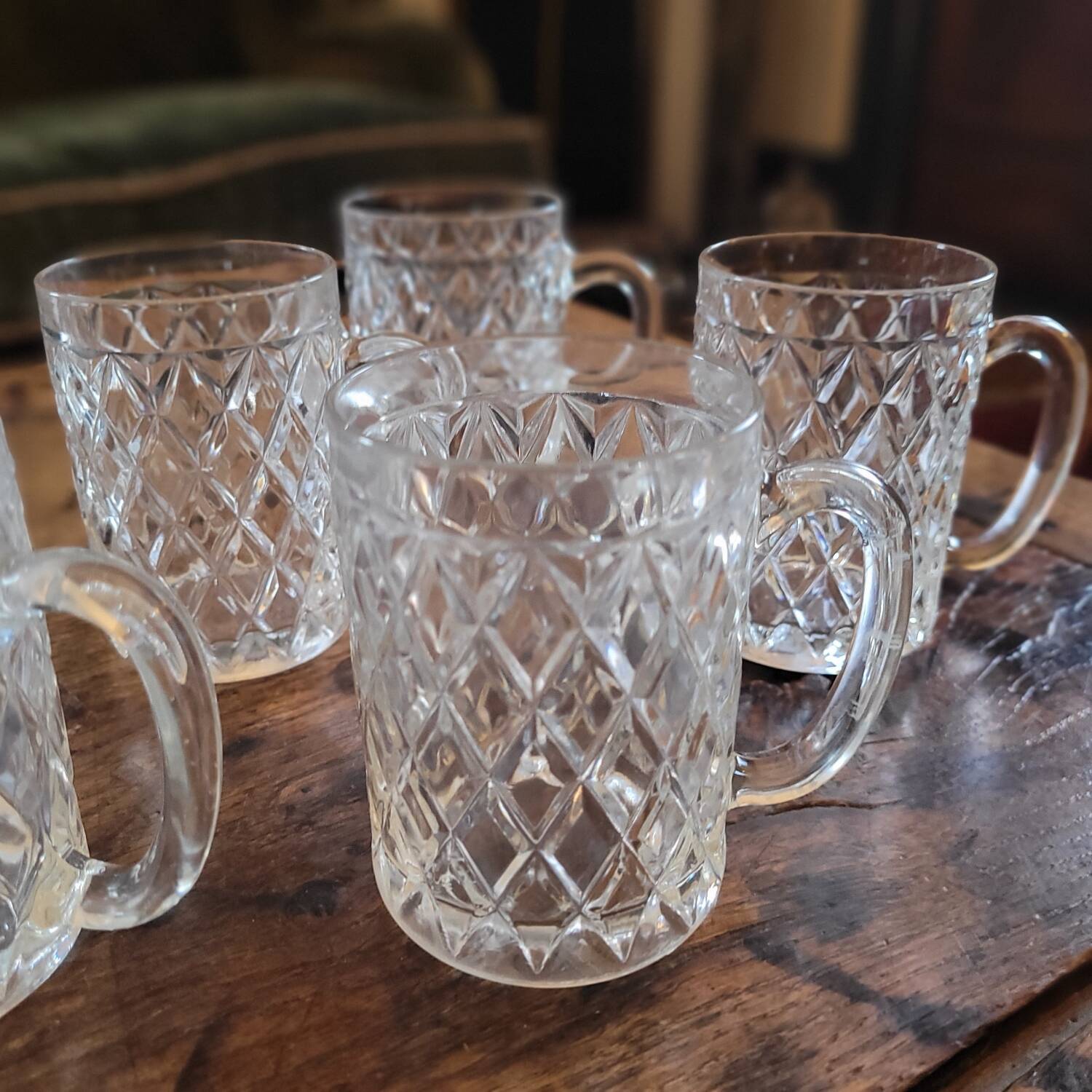 6 mazagrans en verre pressé motif diamant