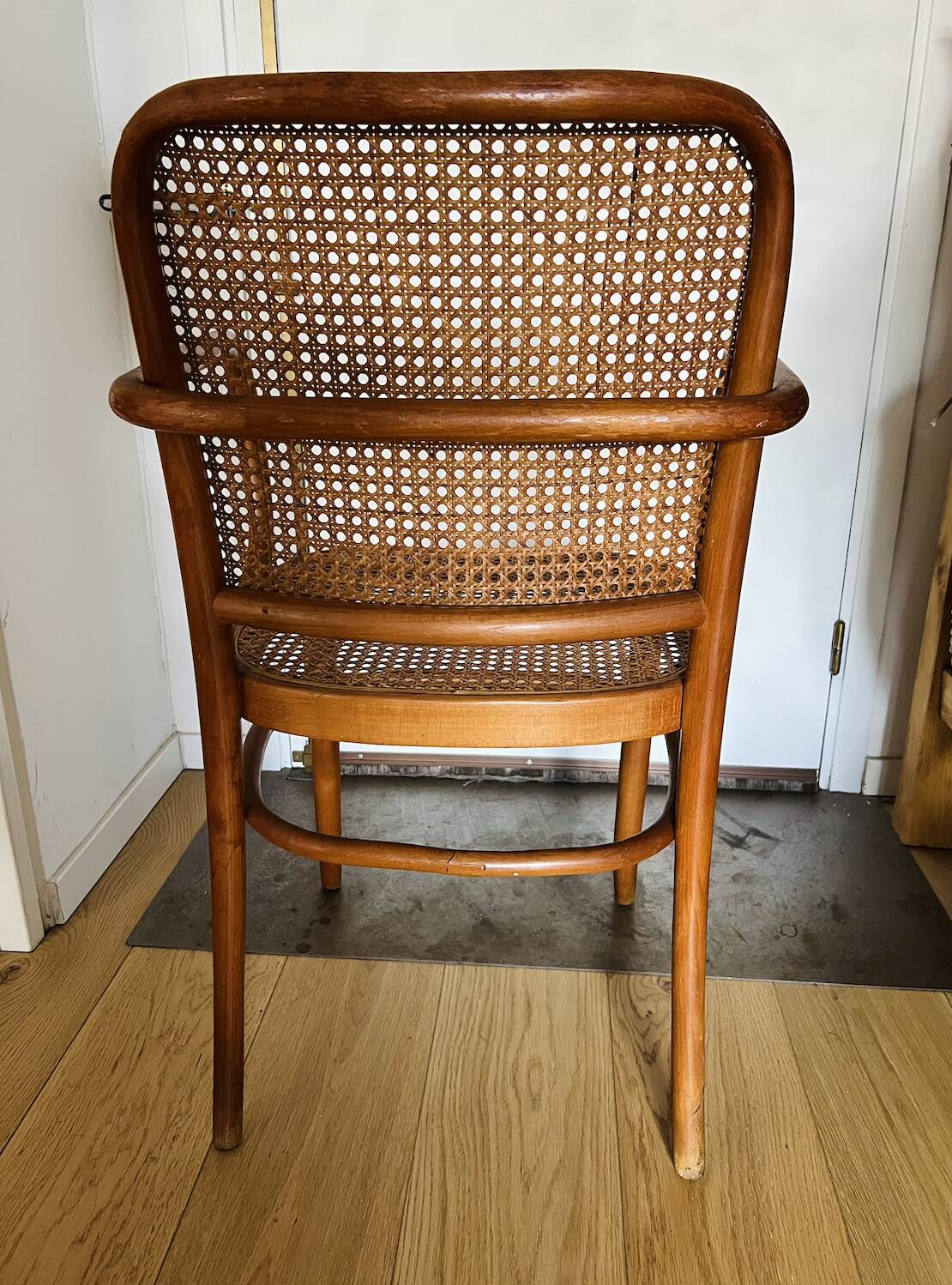 Fauteuil 811 ou Prague, Josef Hoffmann pour Thonet, circa 1930